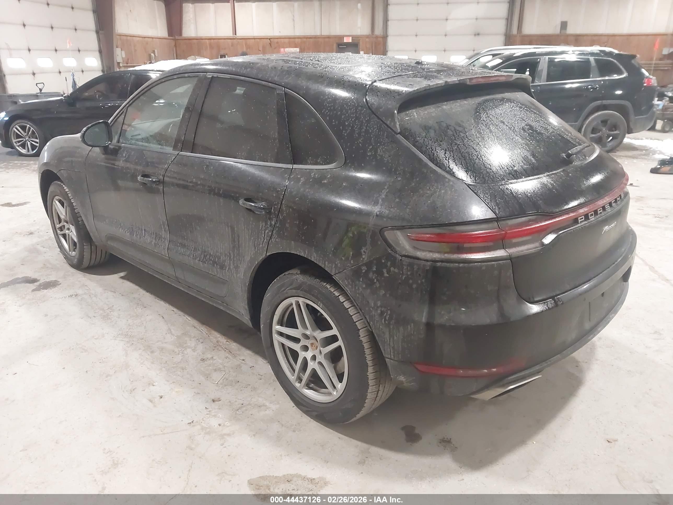 PORSCHE MACAN image 3