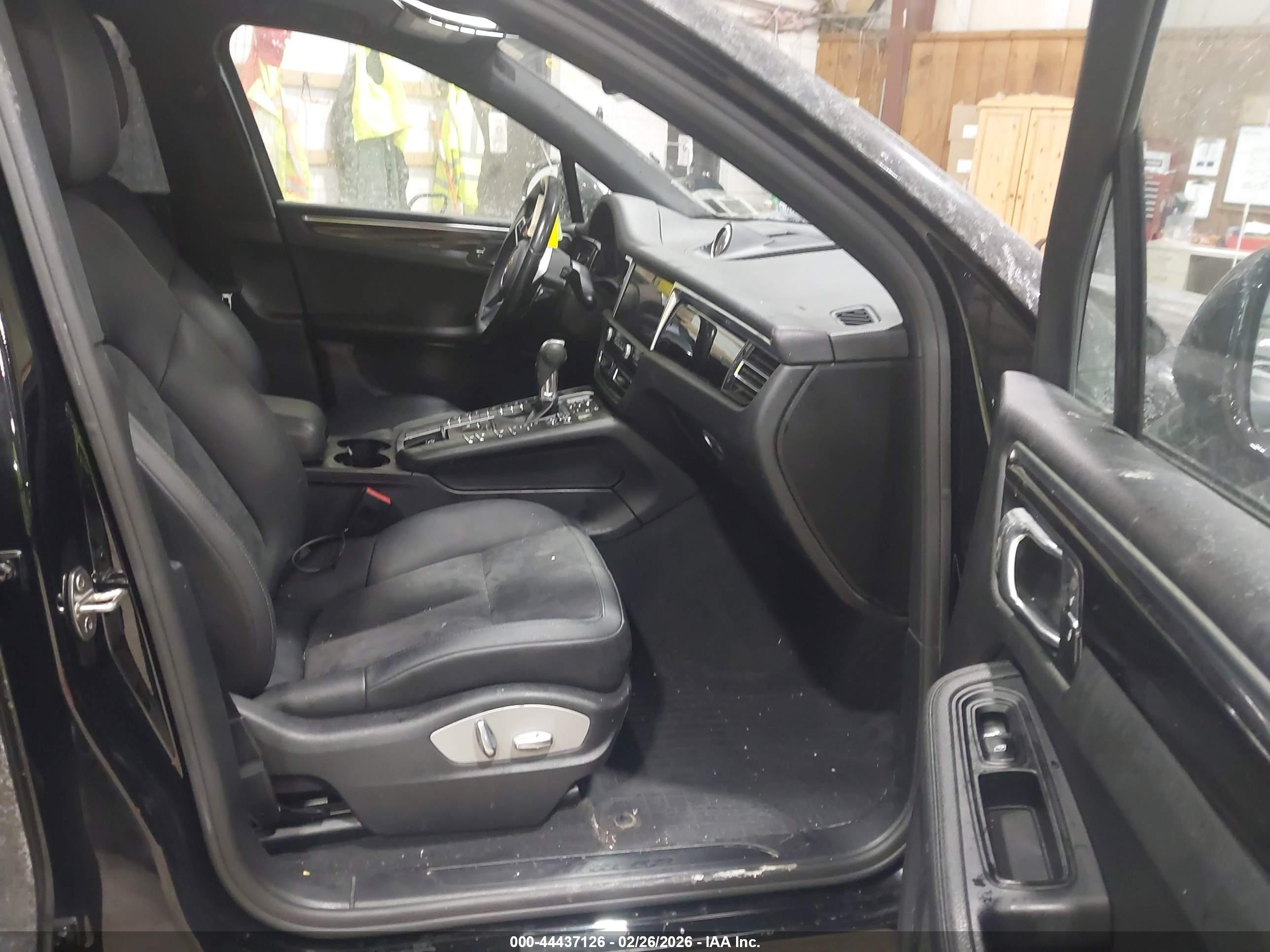 PORSCHE MACAN image 5