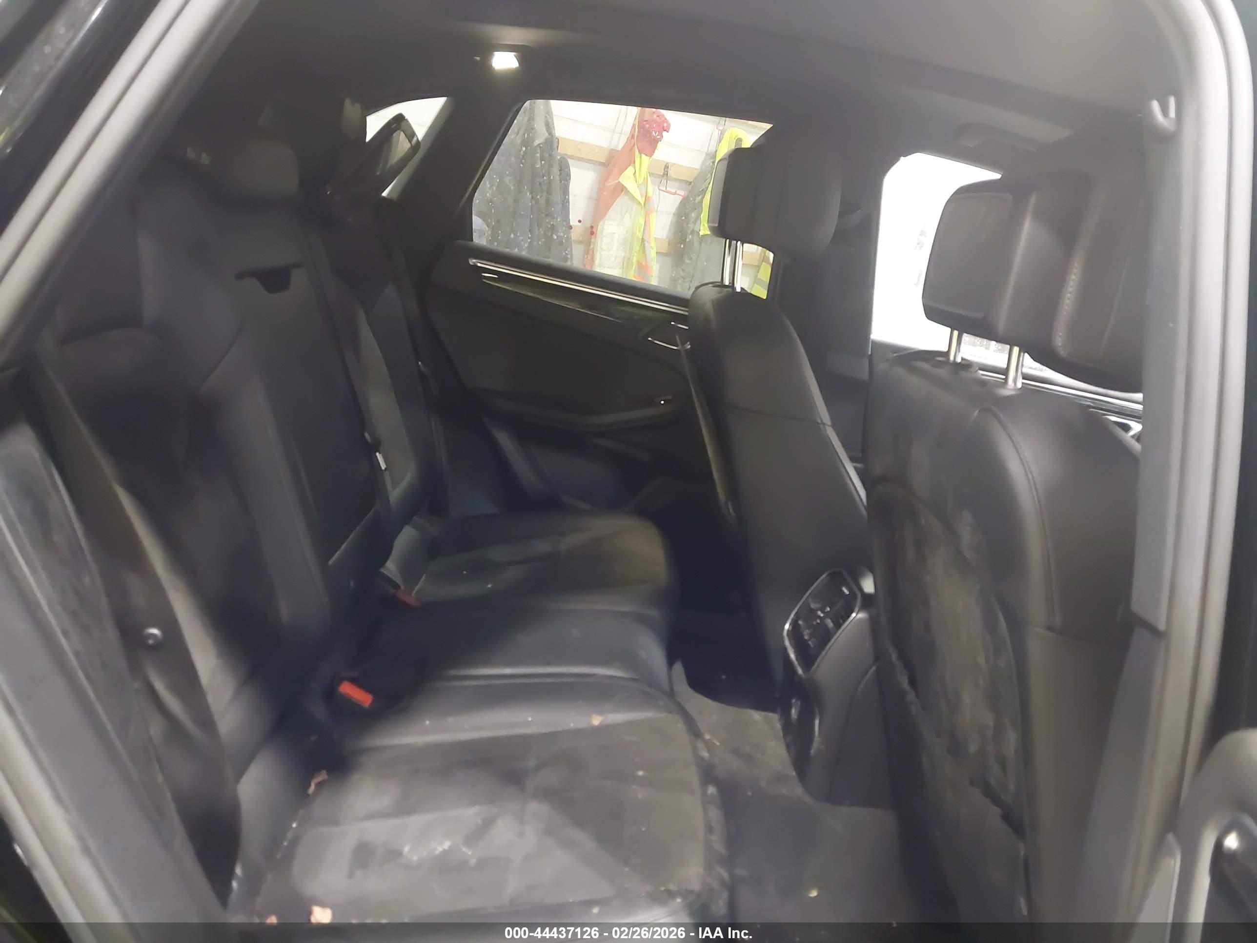 PORSCHE MACAN image 8