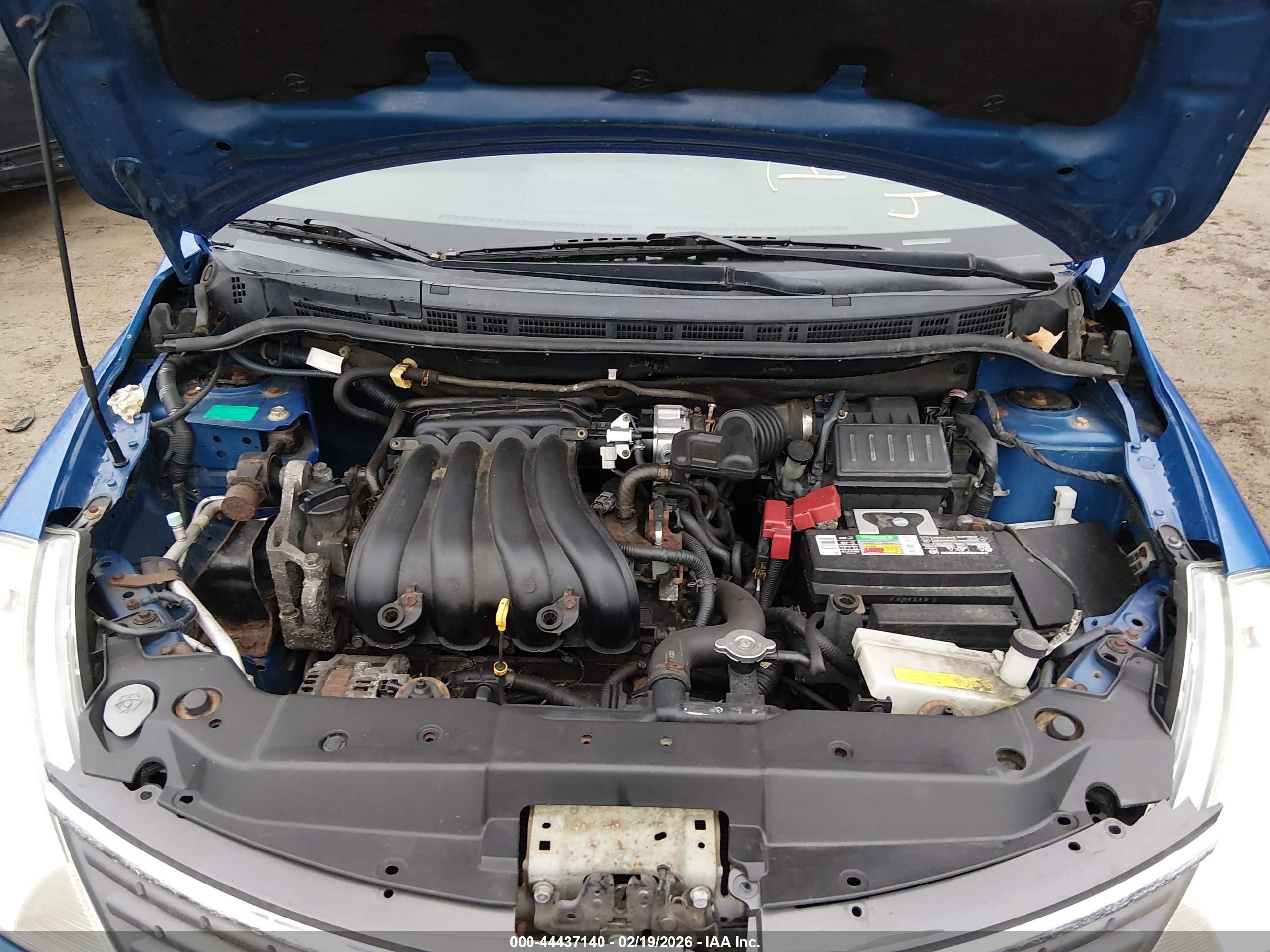 NISSAN VERSA image 10