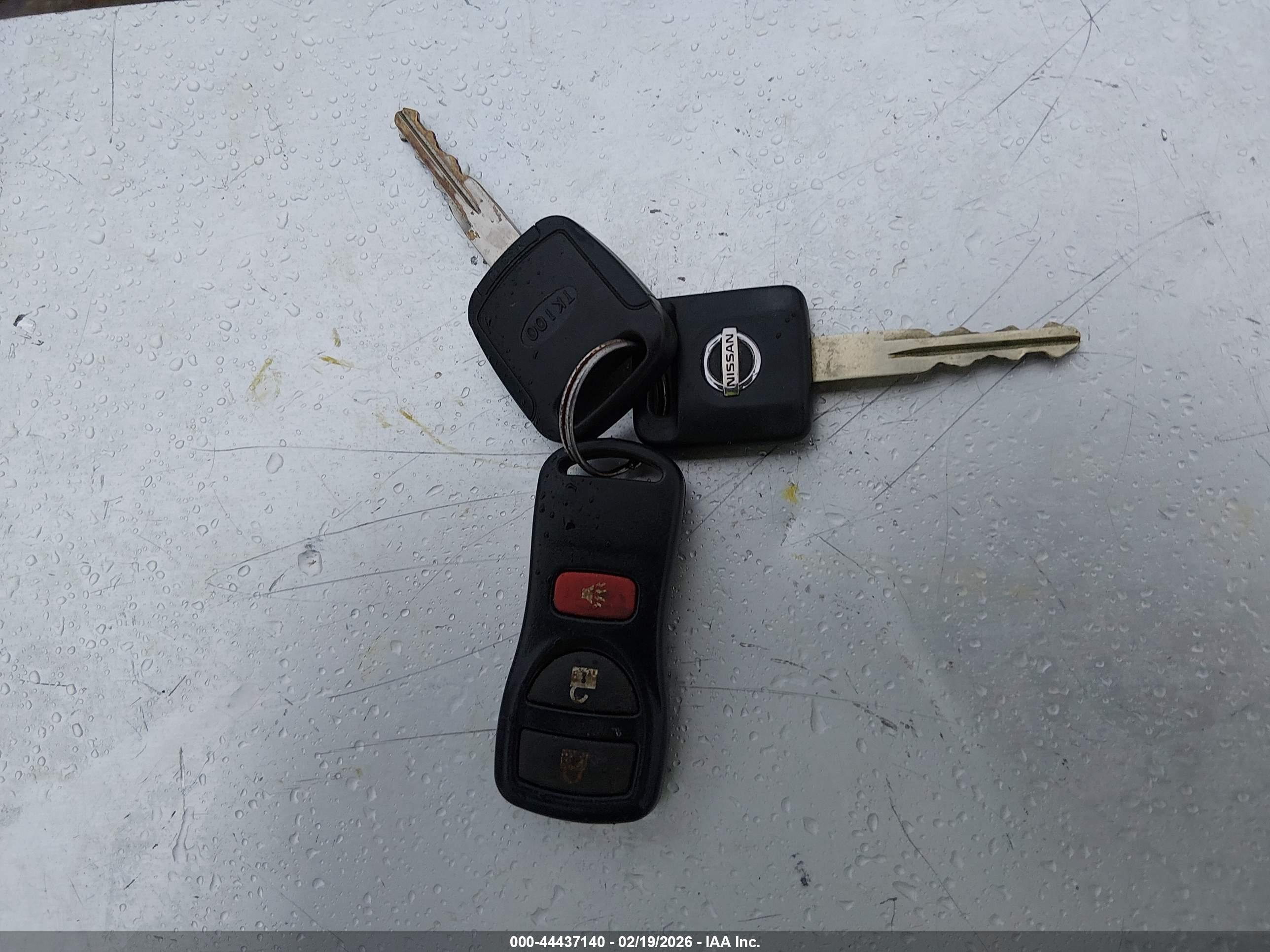 NISSAN VERSA image 11