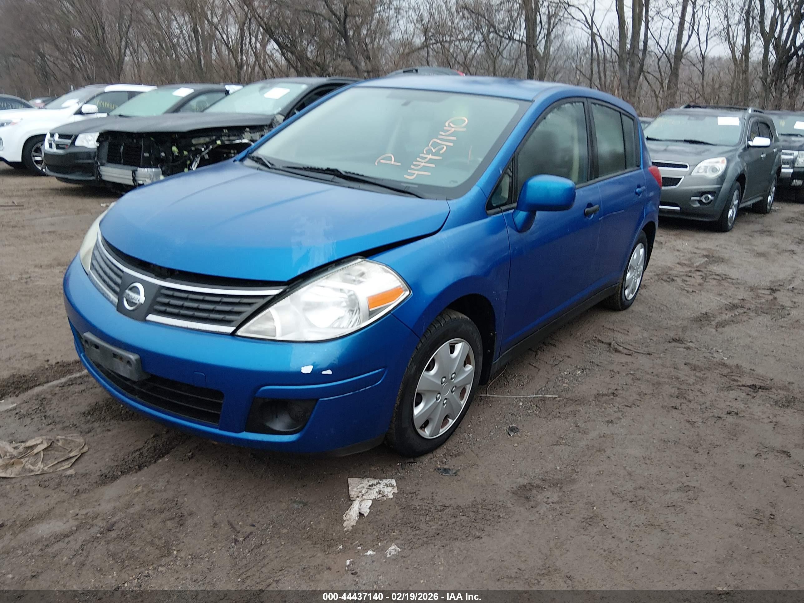 NISSAN VERSA image 2