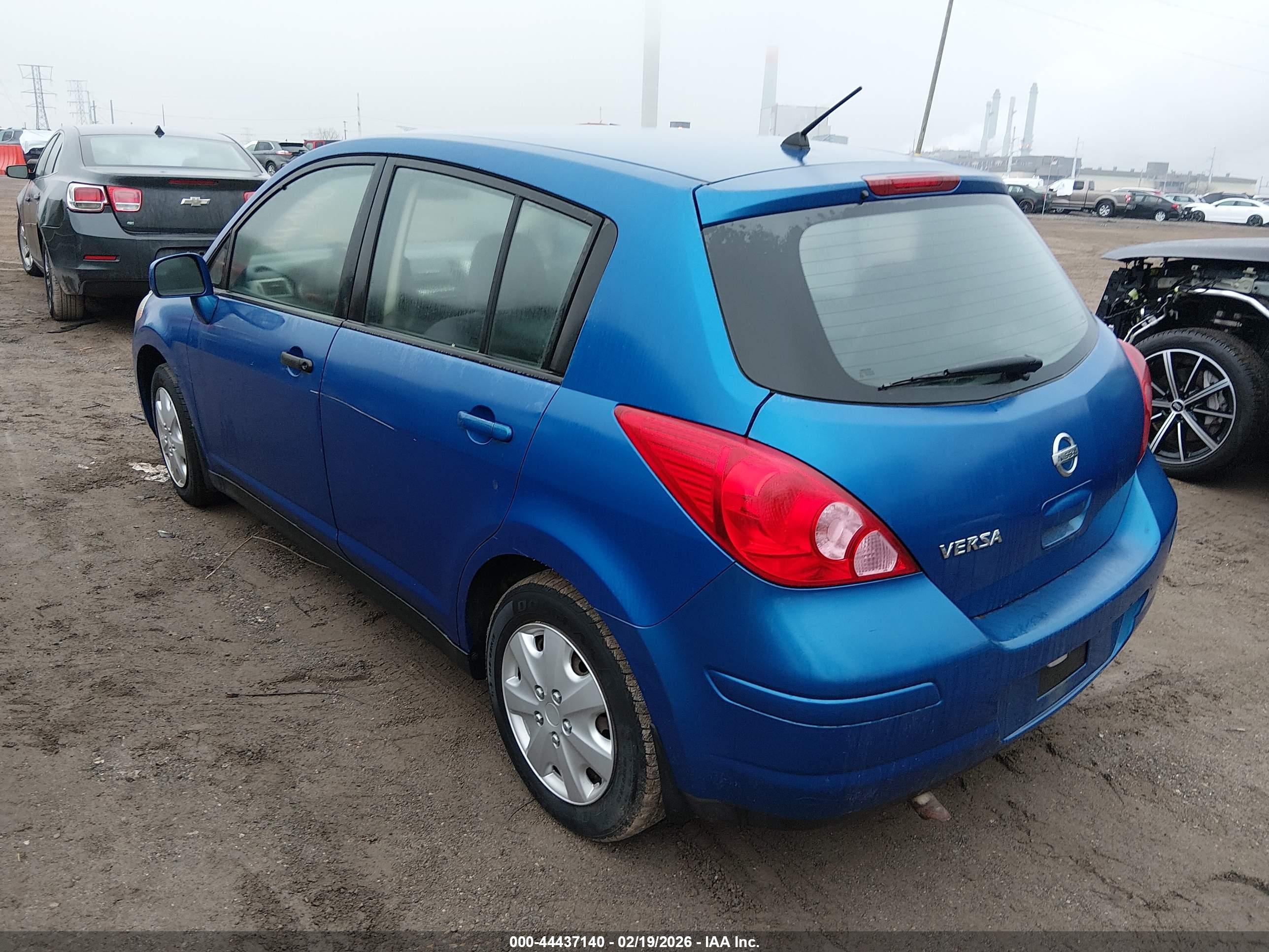 NISSAN VERSA image 3