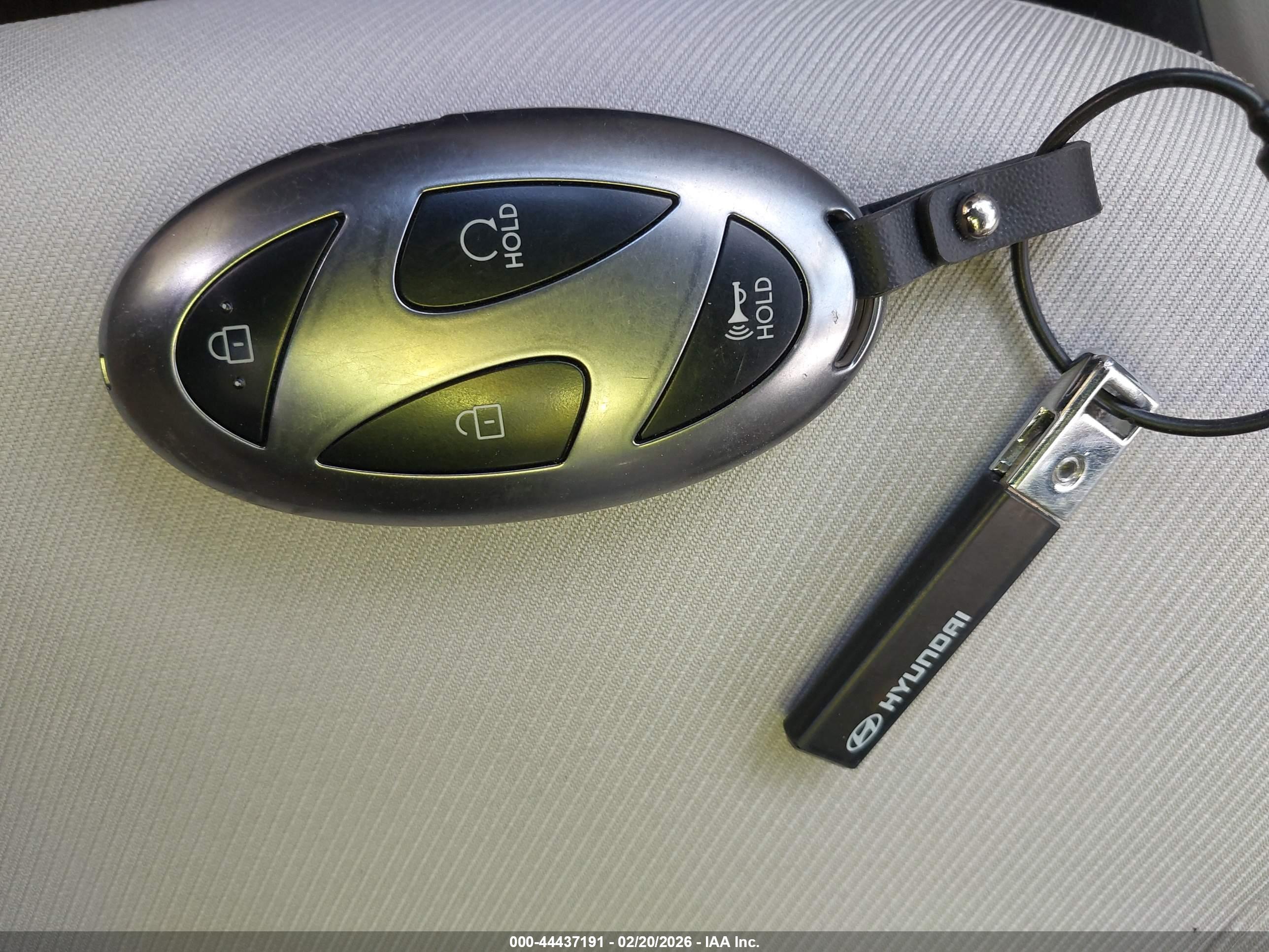 HYUNDAI TUCSON image 11