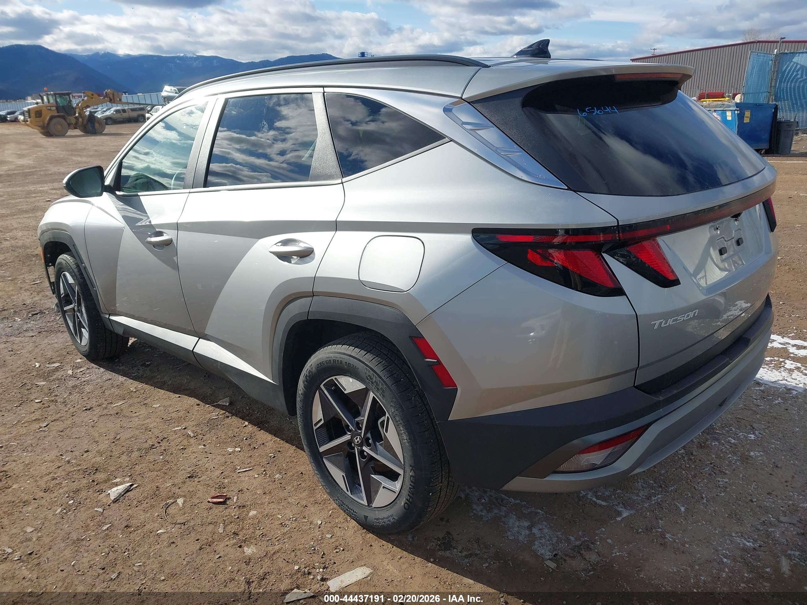 HYUNDAI TUCSON image 3