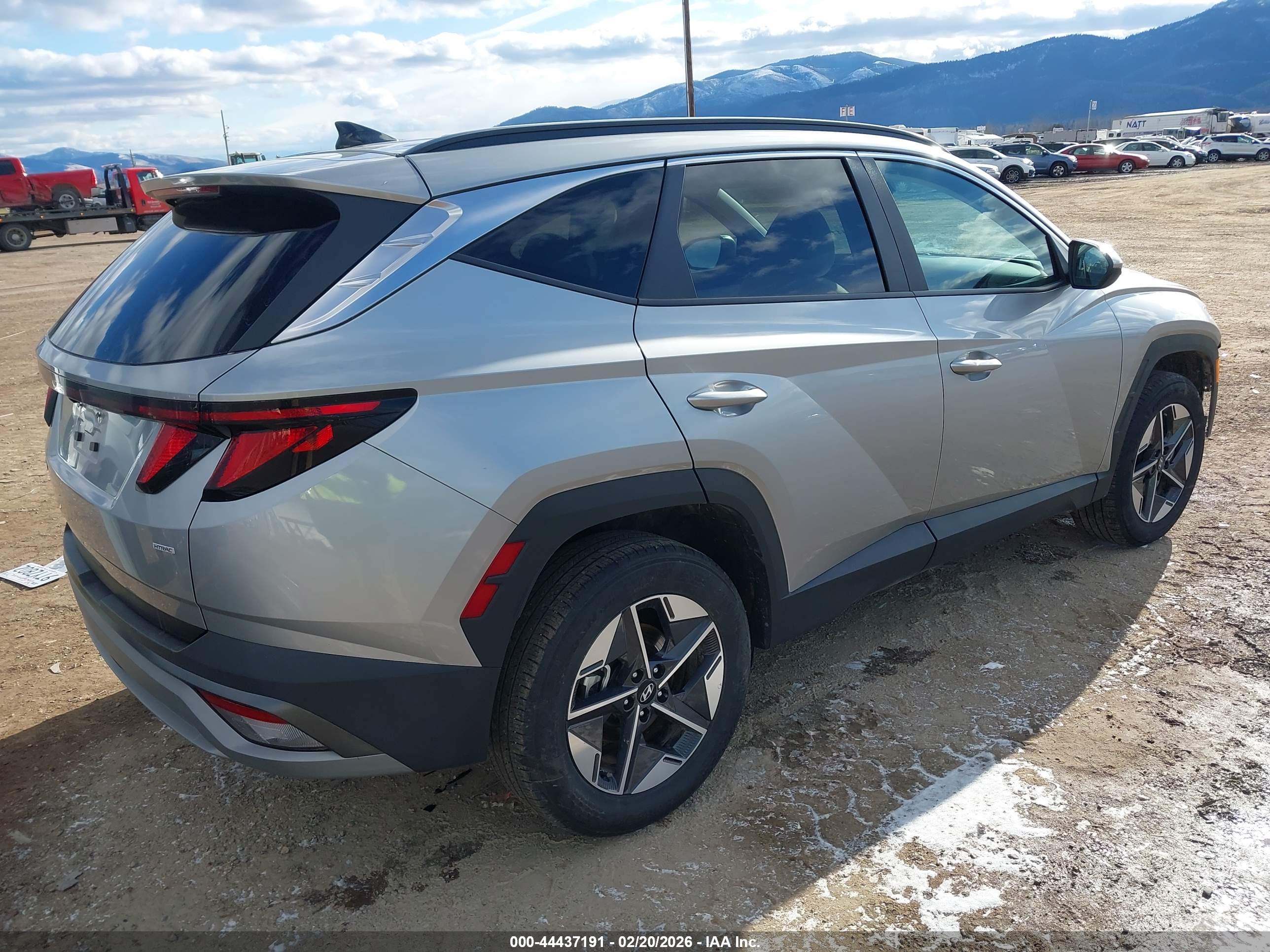 HYUNDAI TUCSON image 4