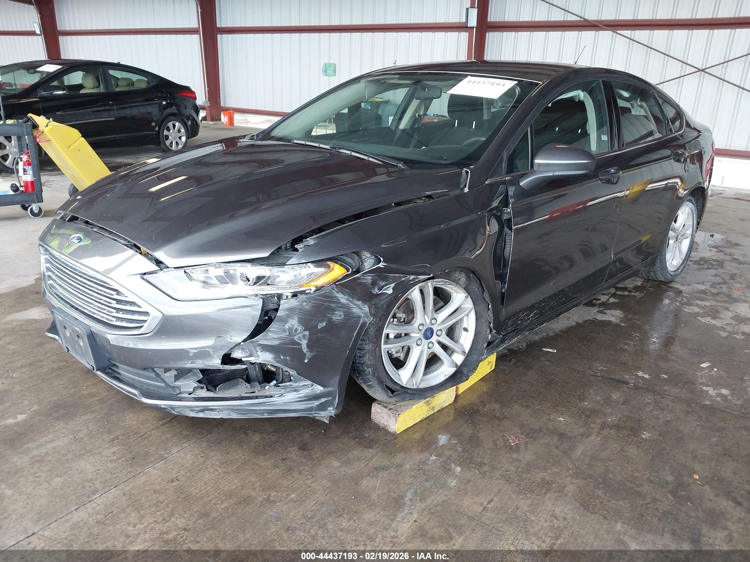 FORD FUSION image 2