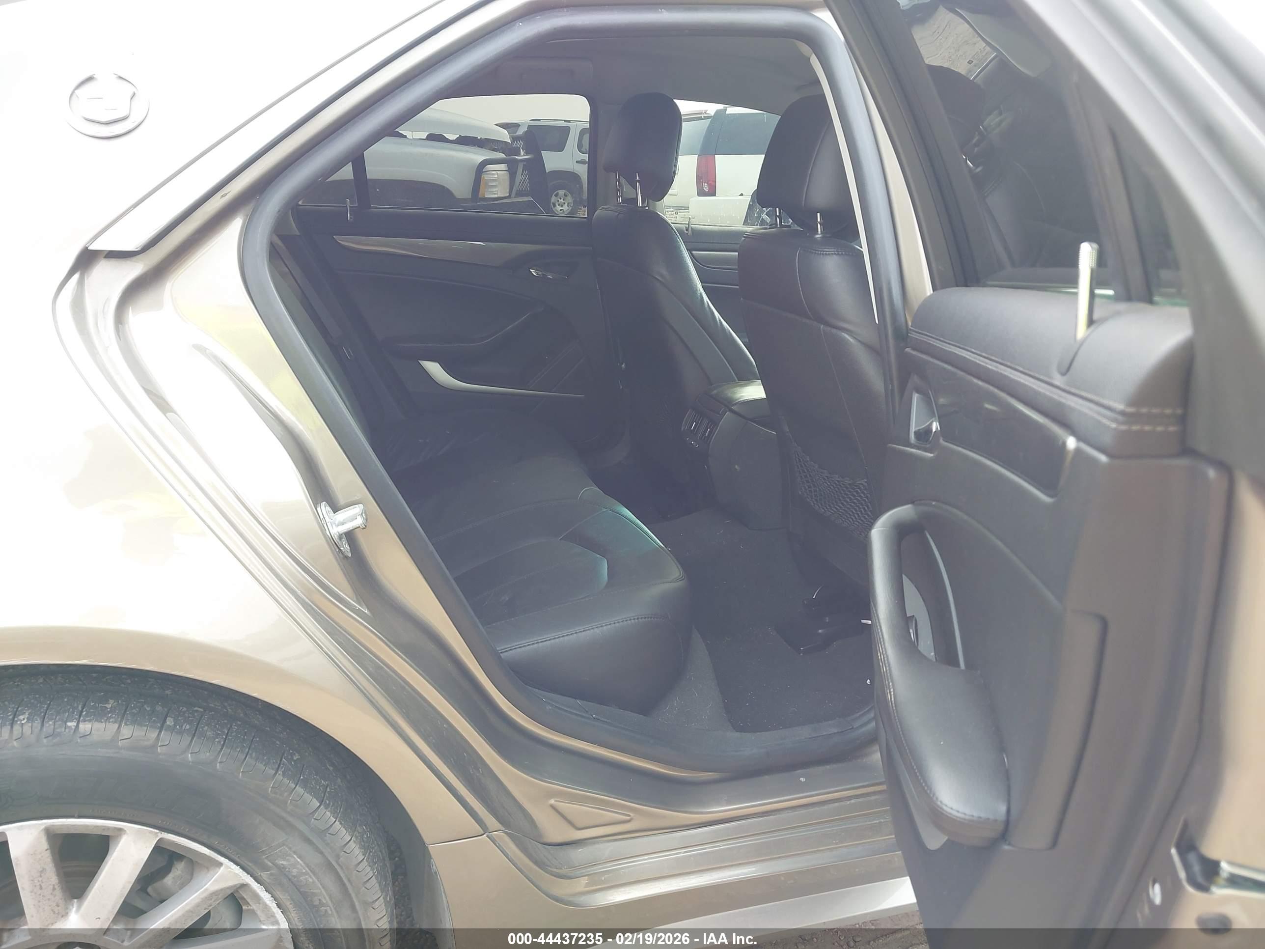 CADILLAC CTS image 8
