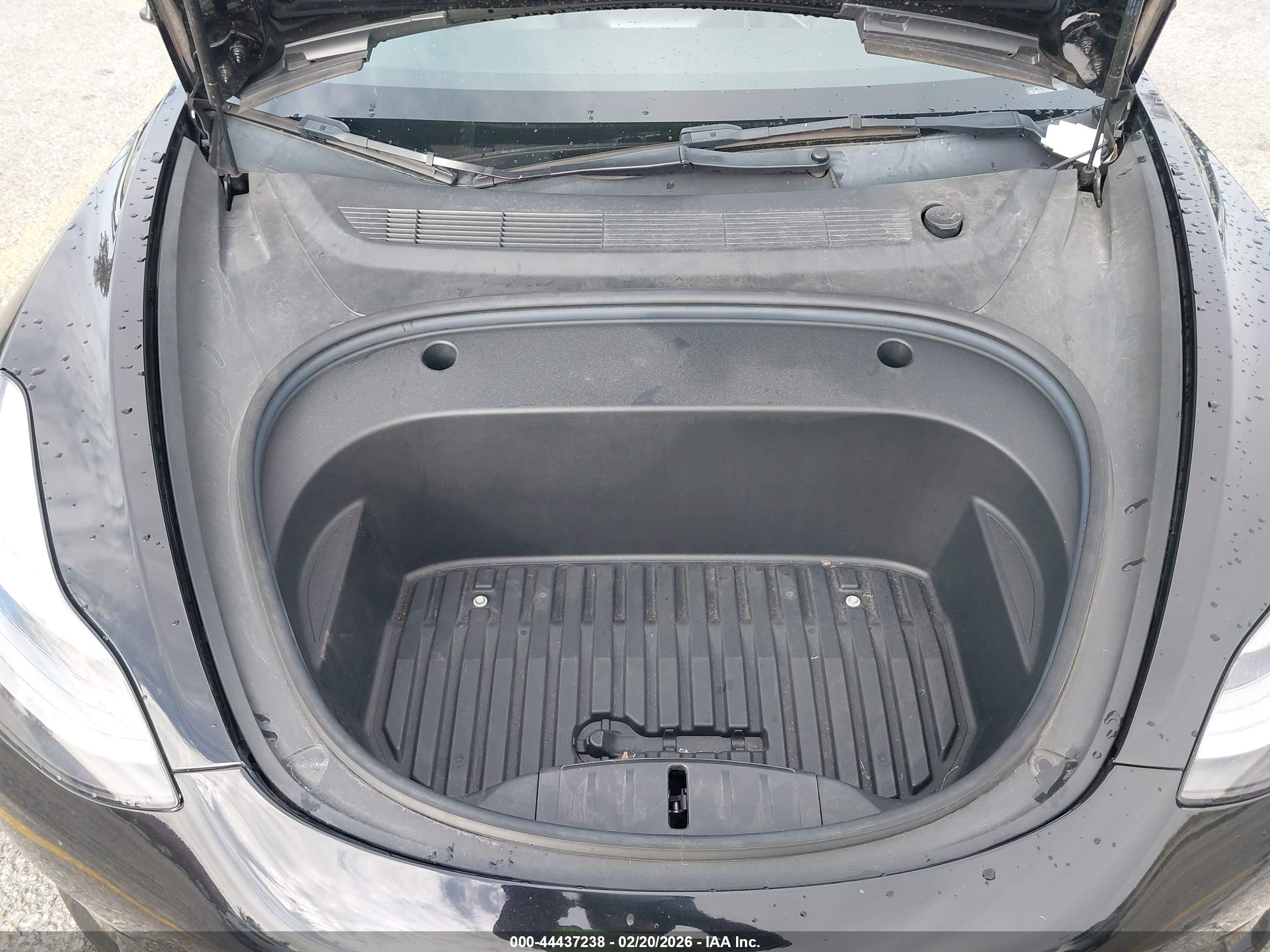 TESLA MODEL image 10
