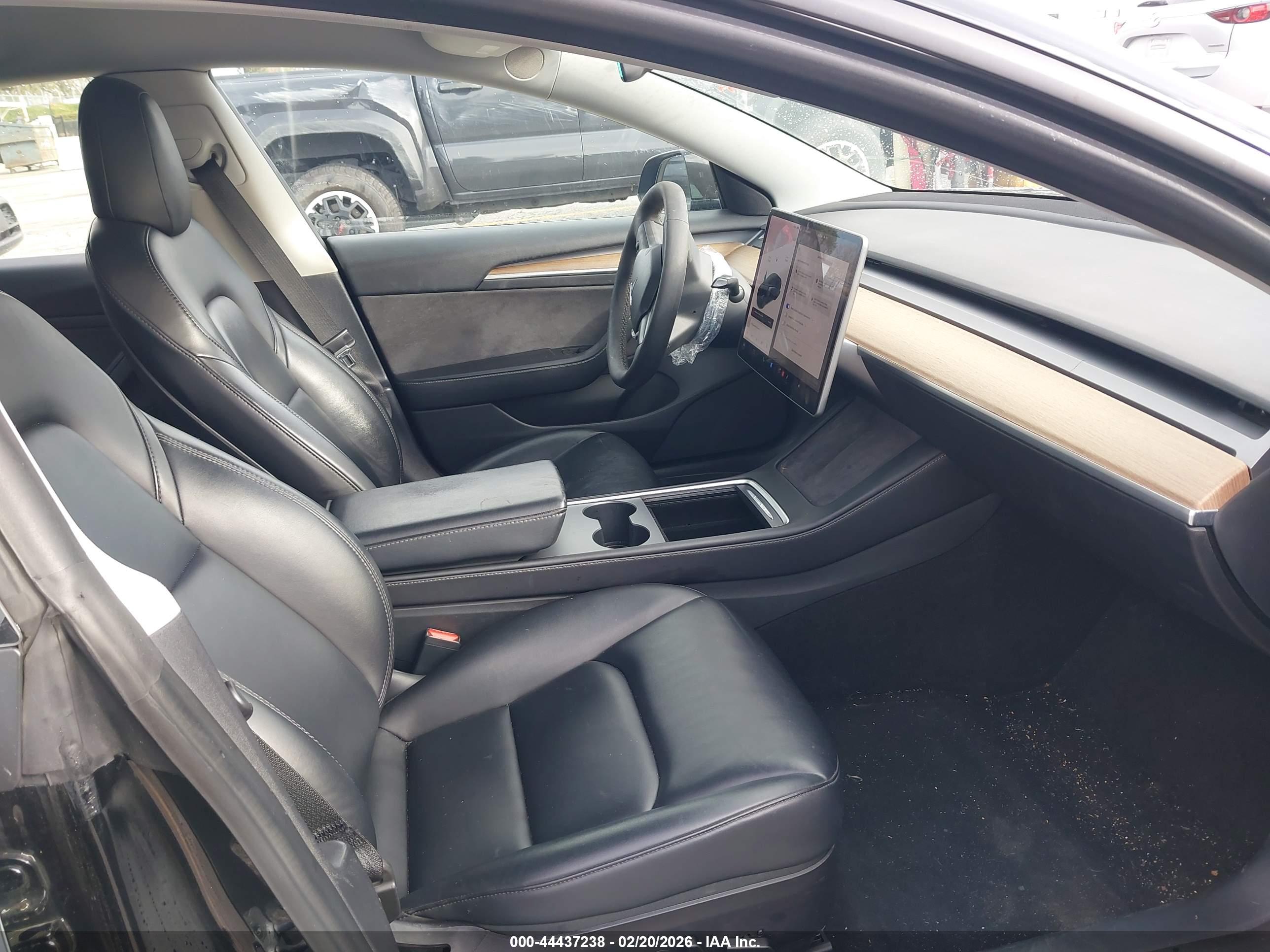 TESLA MODEL image 5