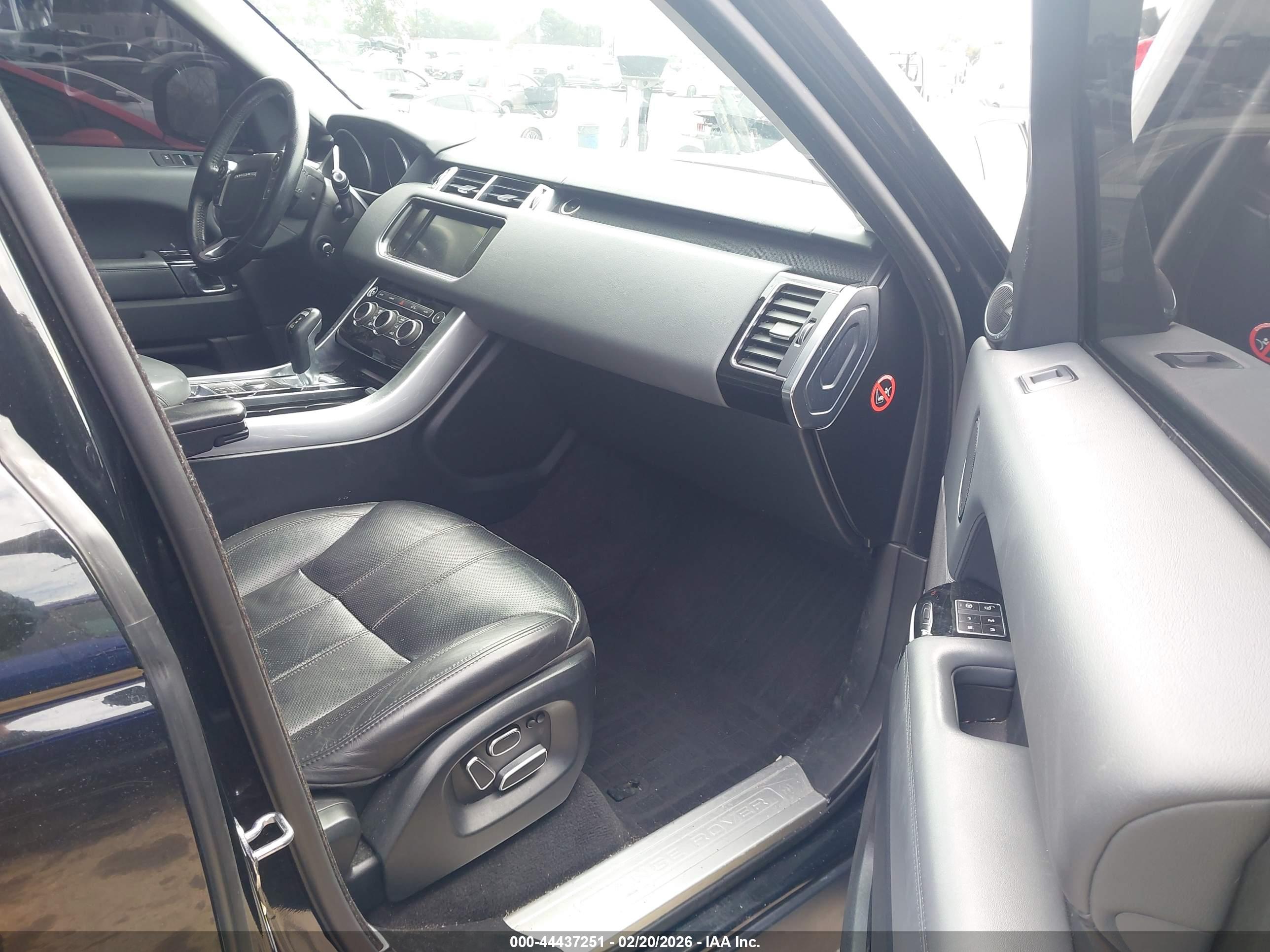 LAND ROVER image 5