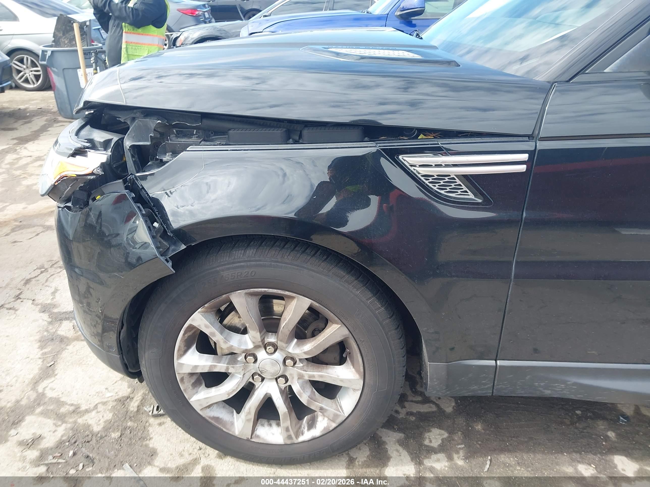 LAND ROVER image 6
