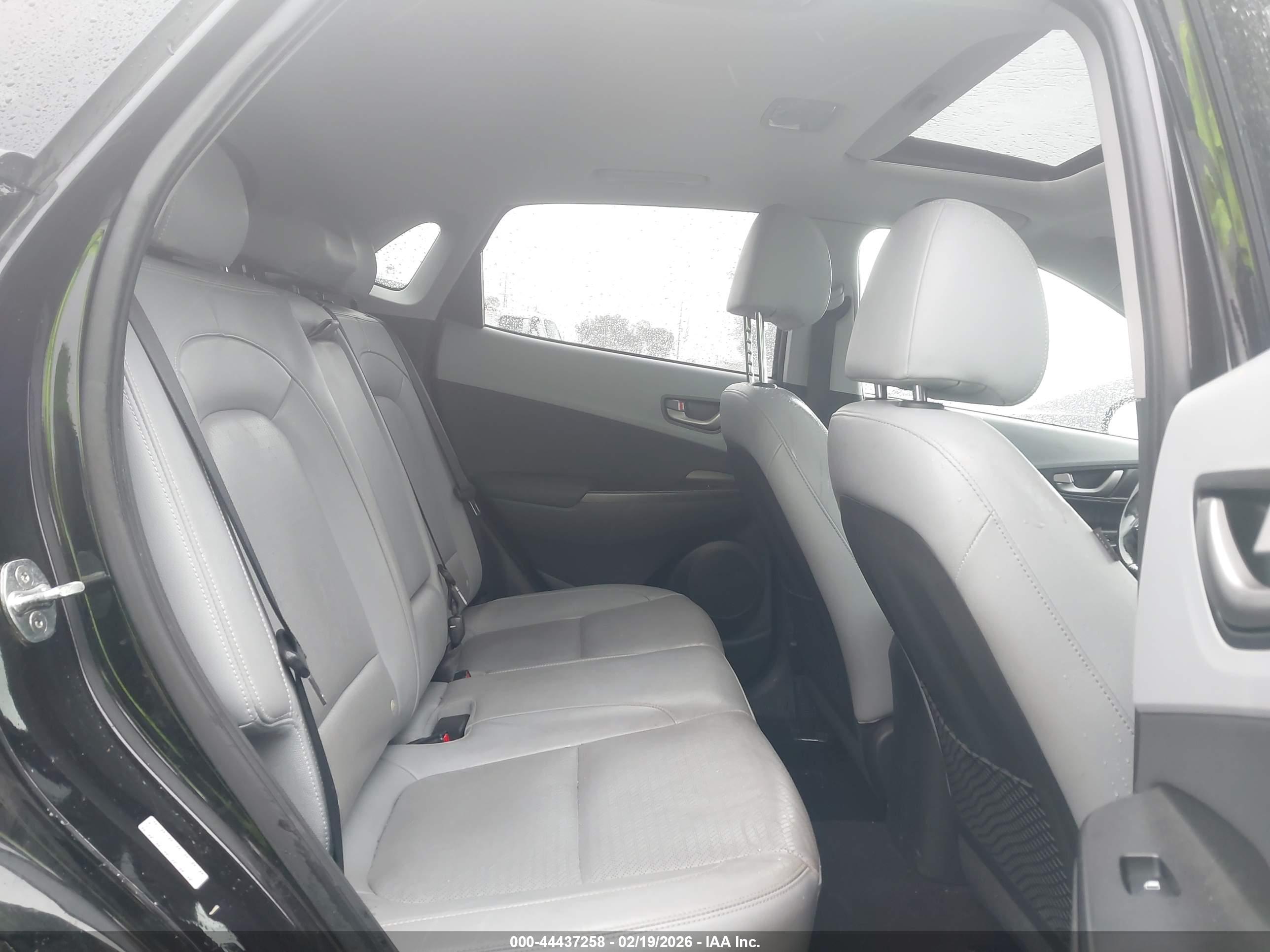 HYUNDAI KONA image 8