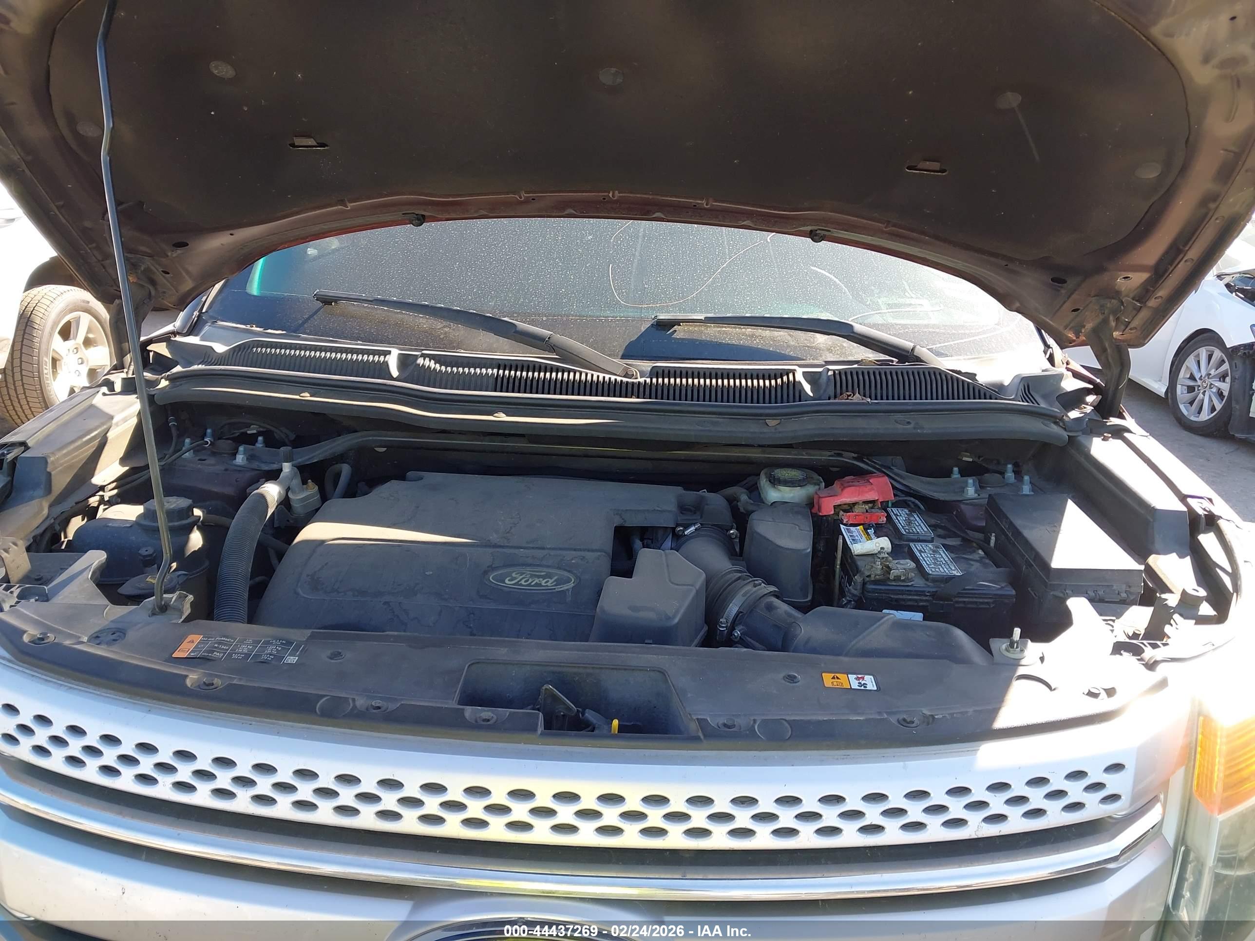 FORD EXPLORER image 10