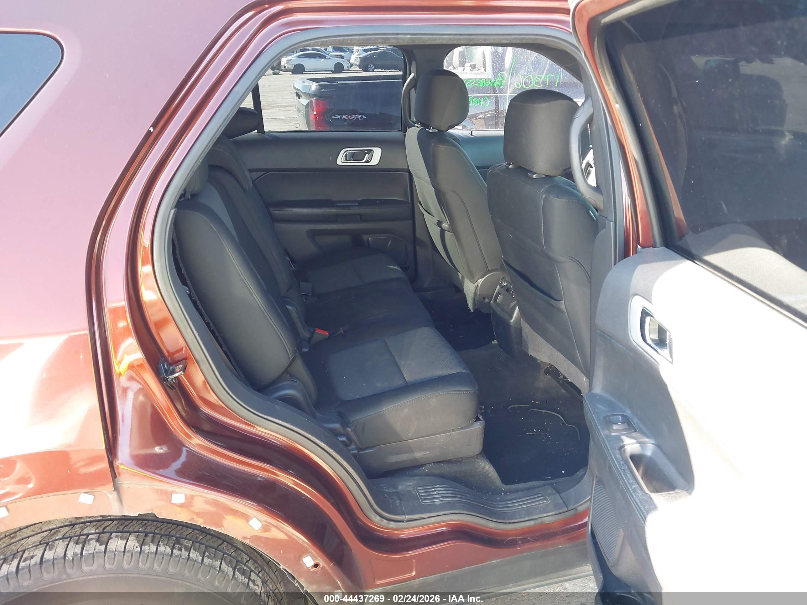 FORD EXPLORER image 8