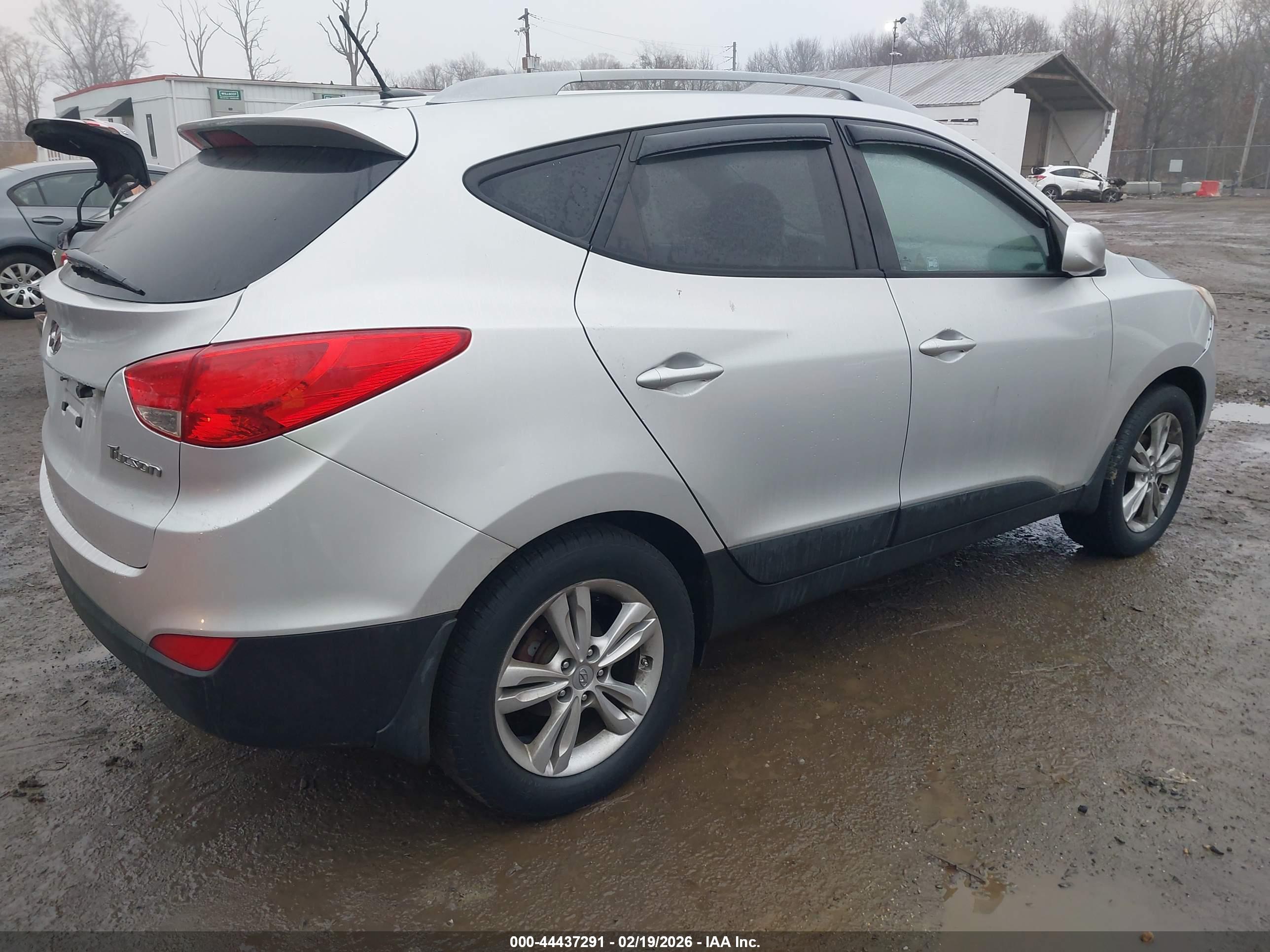 HYUNDAI TUCSON image 4