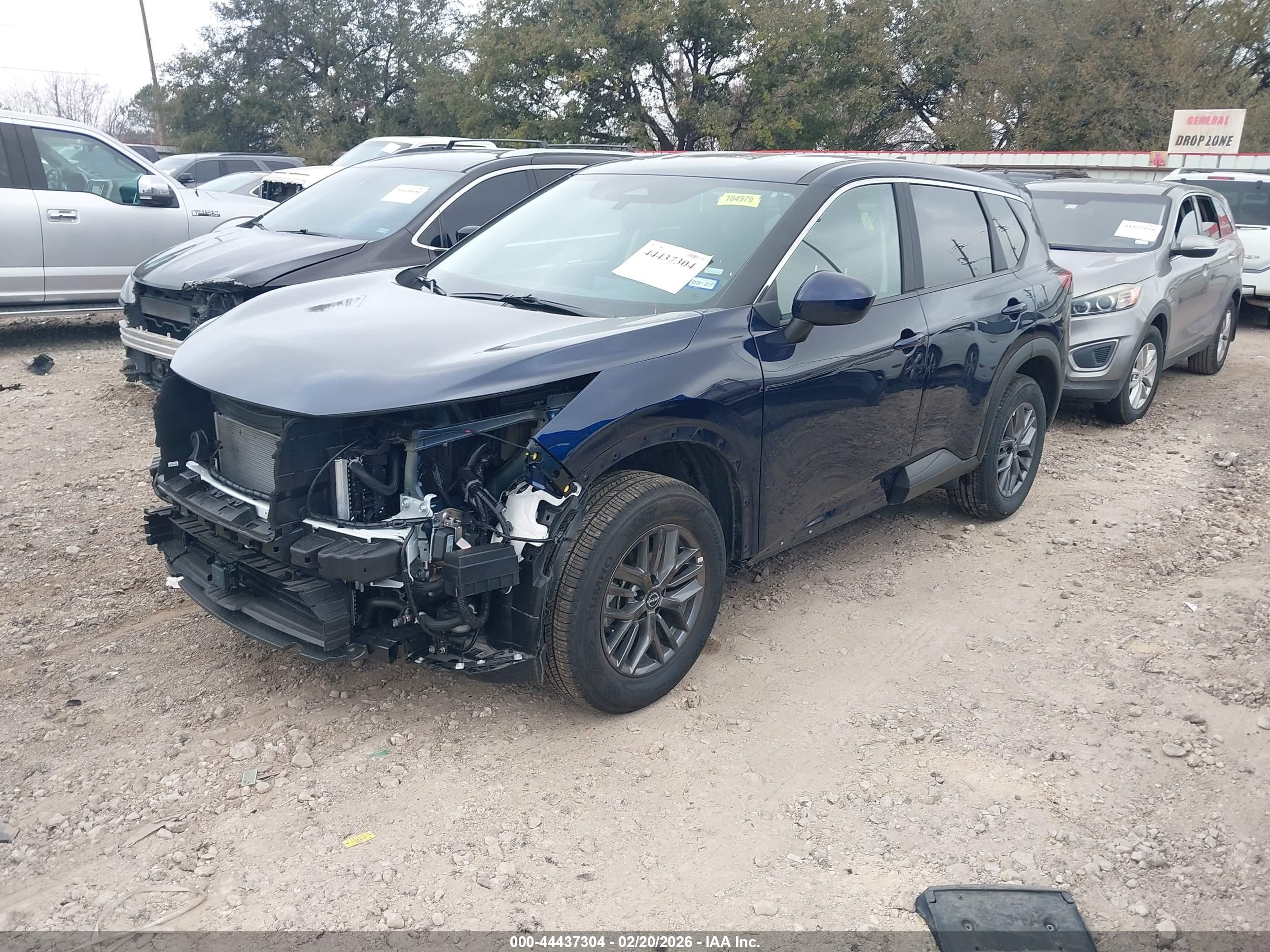 NISSAN ROGUE image 2