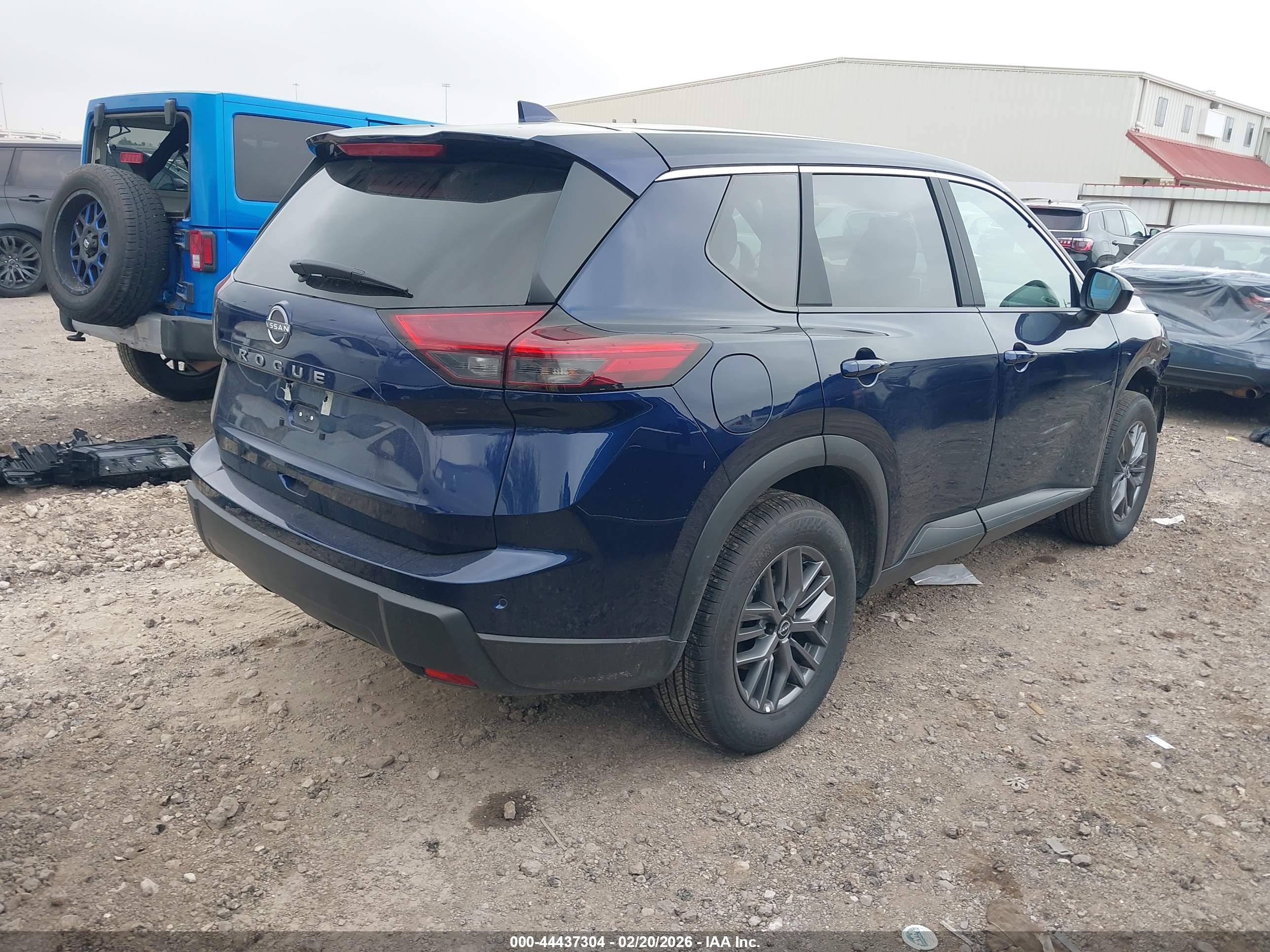 NISSAN ROGUE image 4