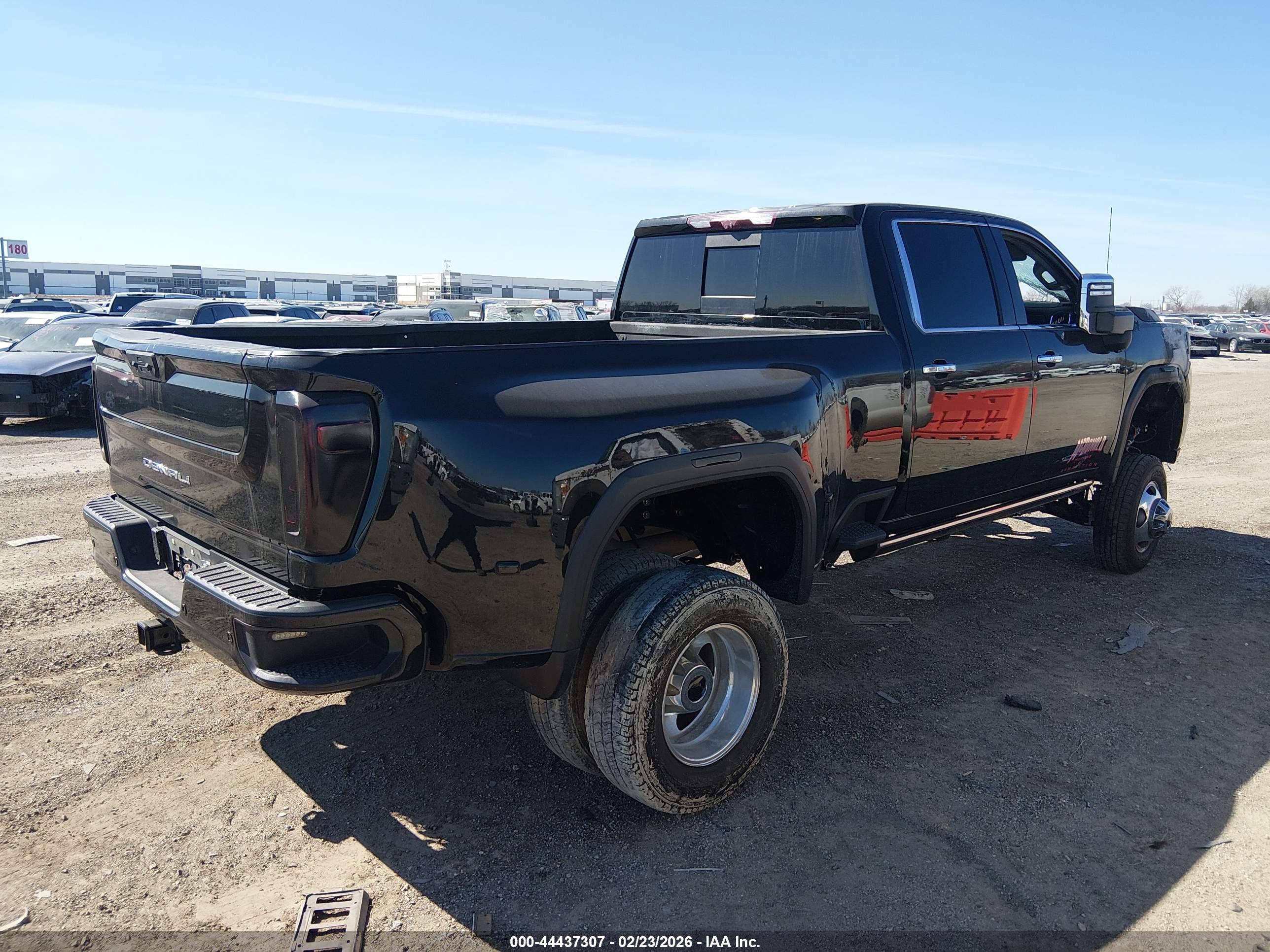 GMC SIERRA image 3