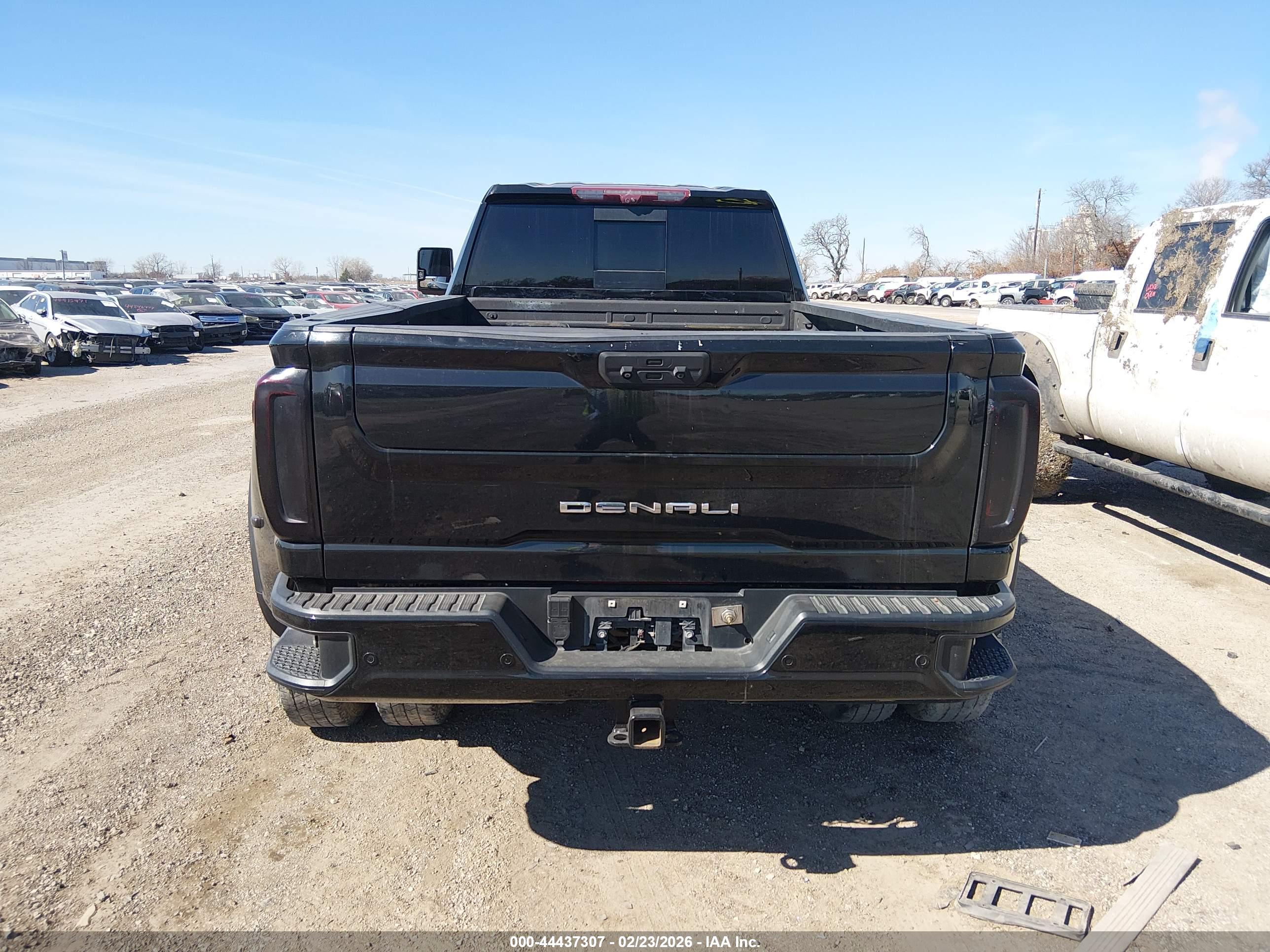 GMC SIERRA image 8