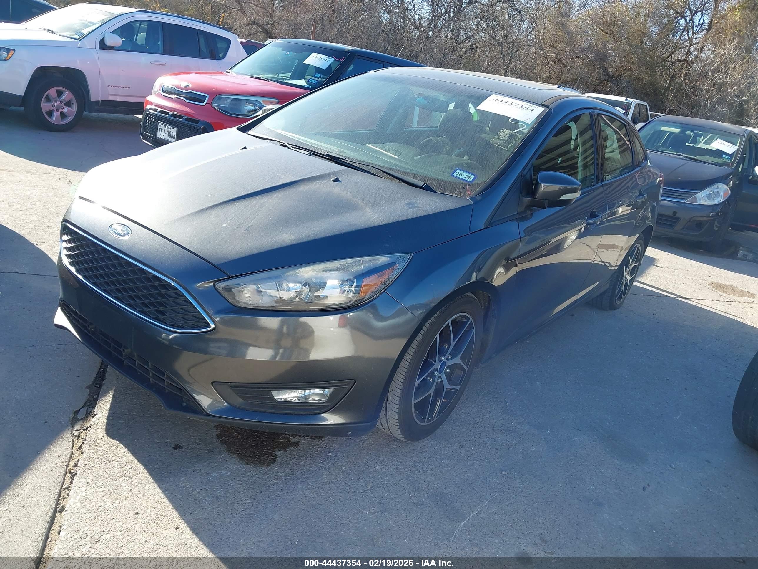 FORD FOCUS image 2