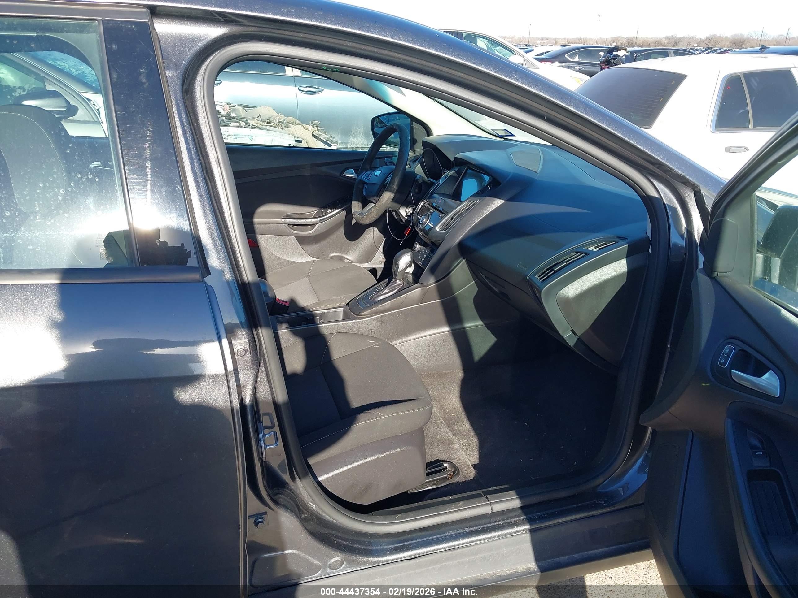 FORD FOCUS image 5