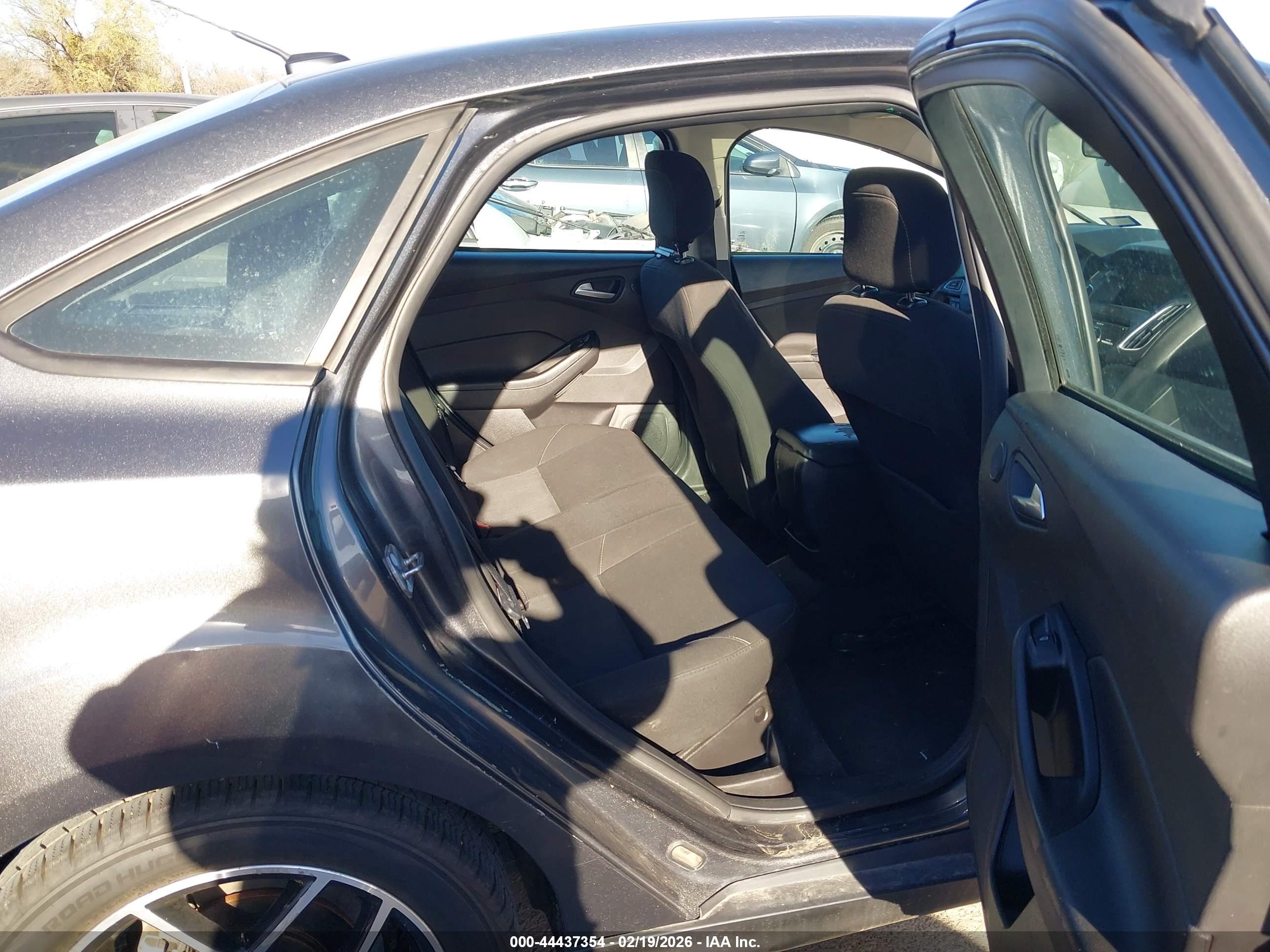 FORD FOCUS image 8