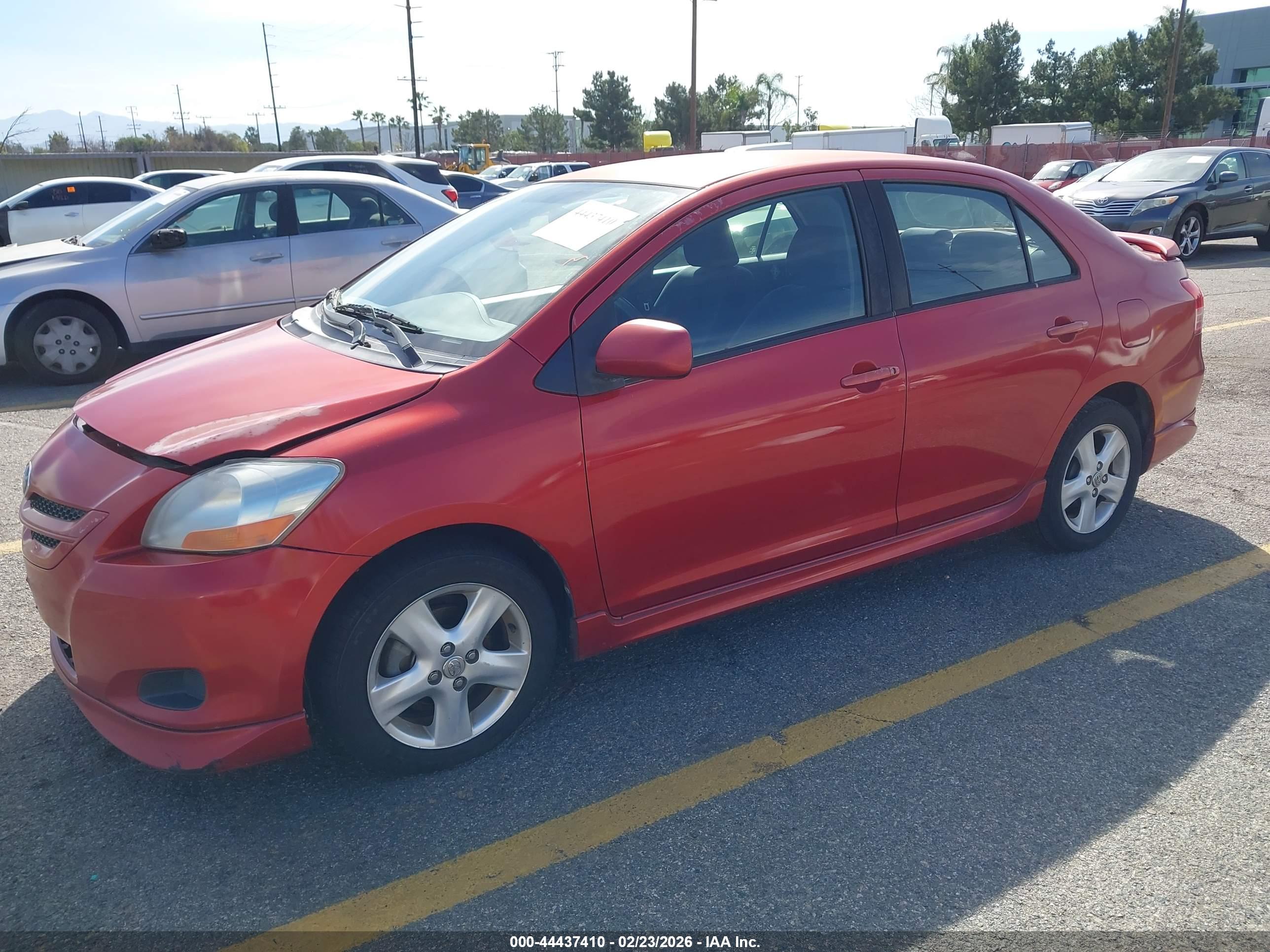 TOYOTA YARIS image 2