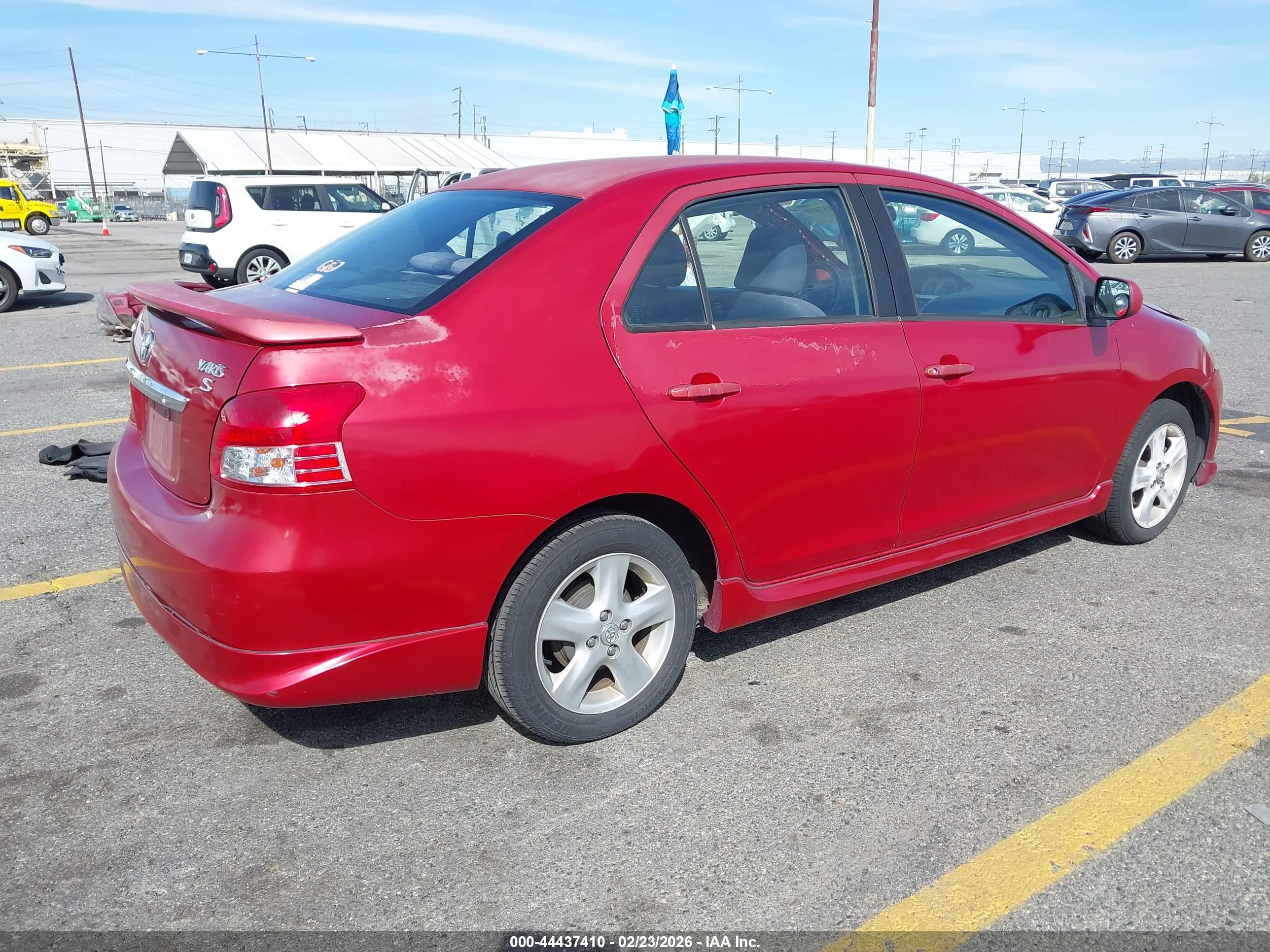 TOYOTA YARIS image 4