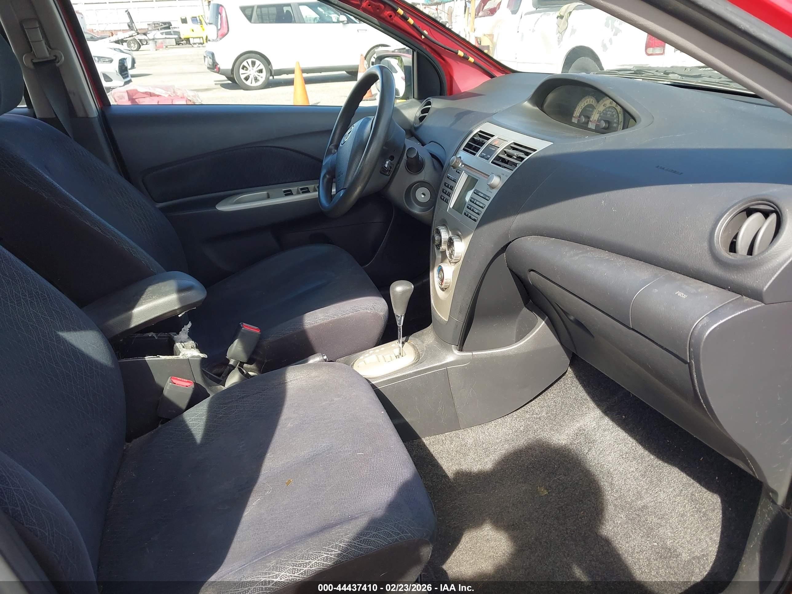 TOYOTA YARIS image 5