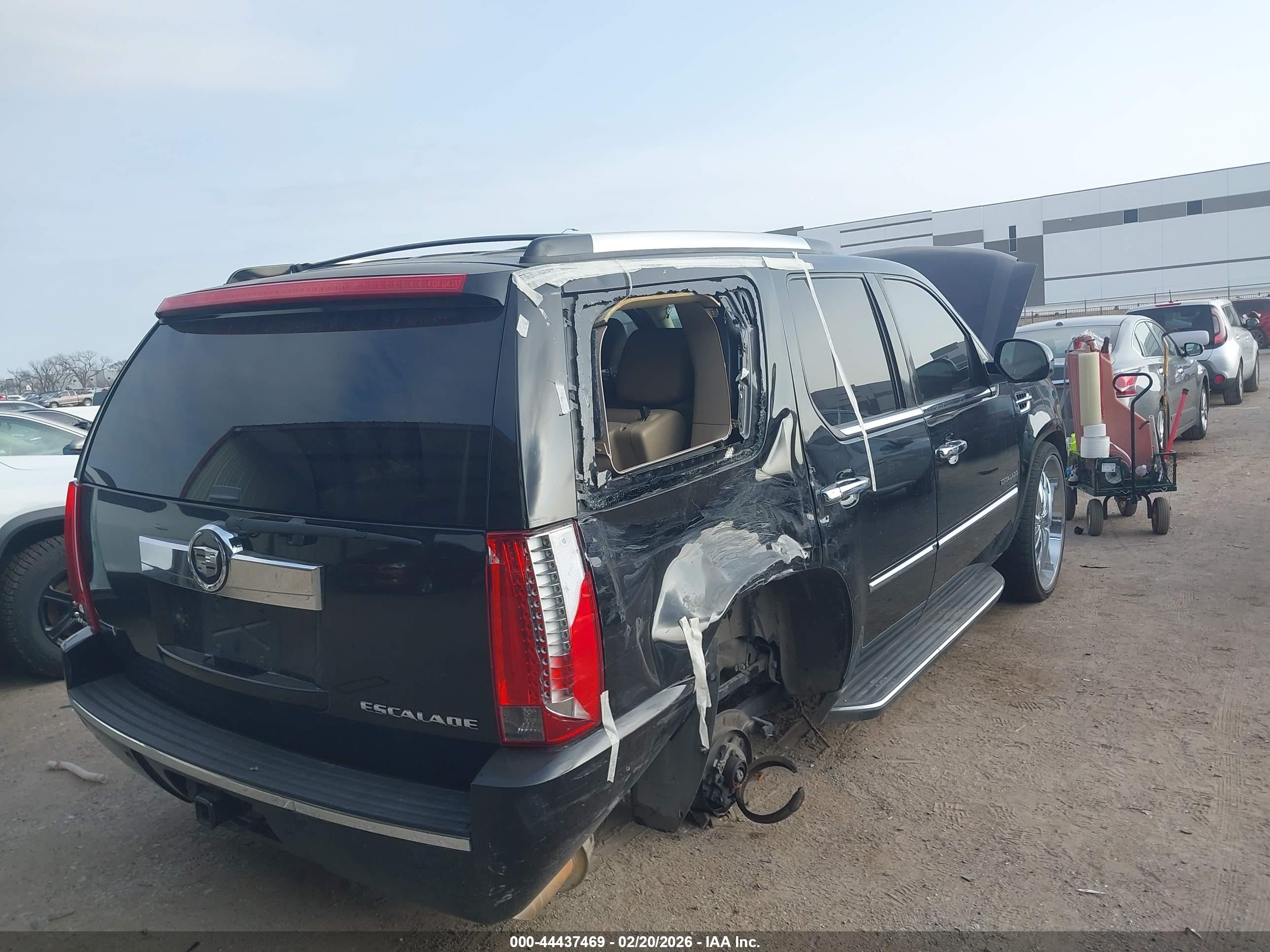CADILLAC ESCALADE image 6