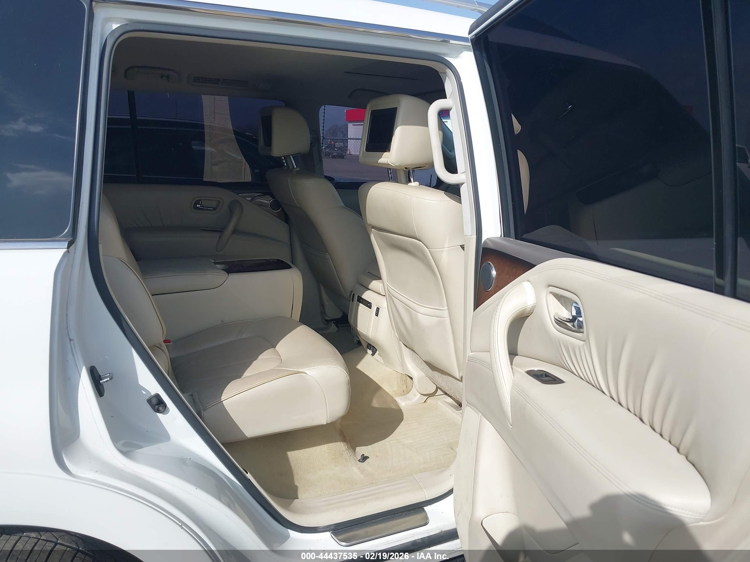 INFINITI QX56 image 8