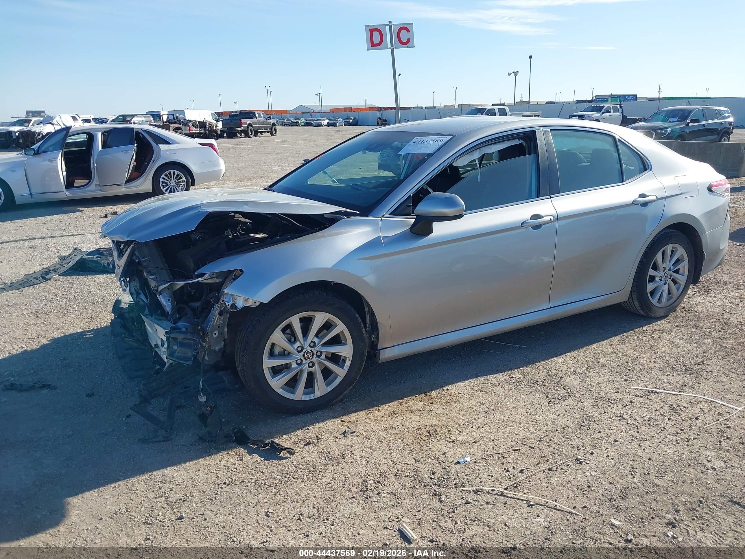 TOYOTA CAMRY image 2