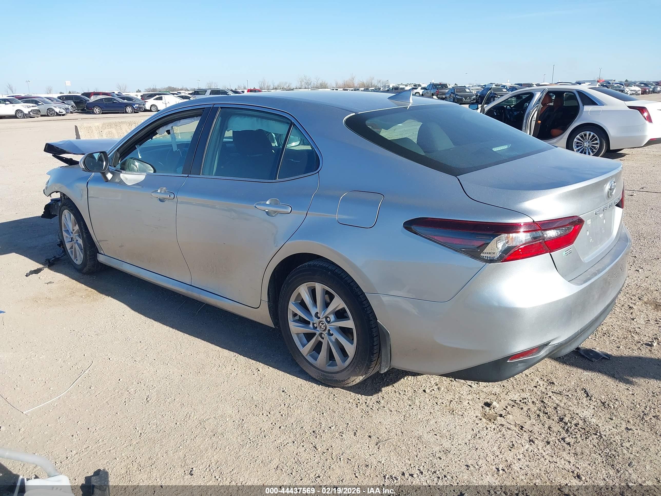 TOYOTA CAMRY image 3