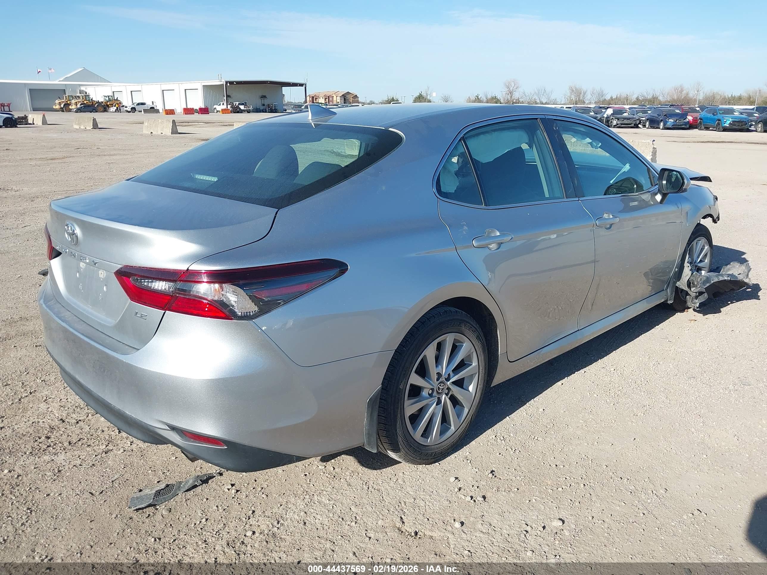 TOYOTA CAMRY image 4