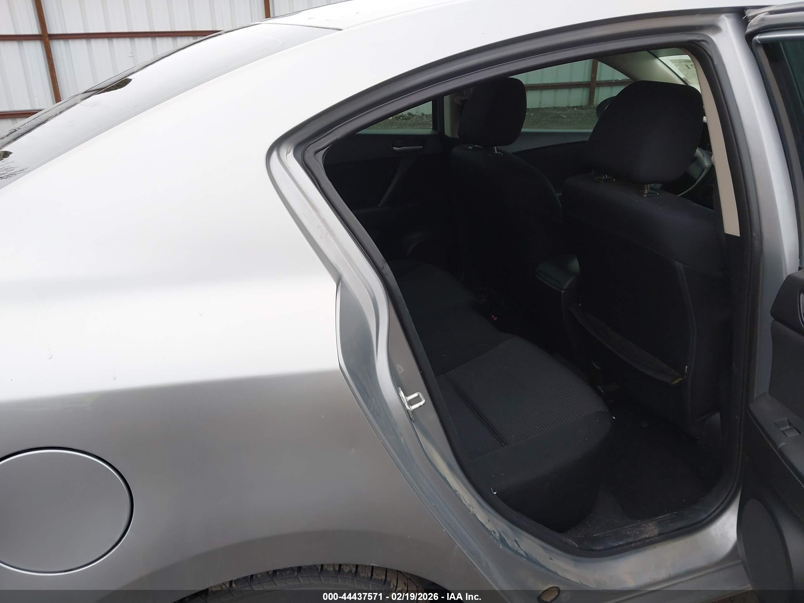 MAZDA MAZDA3 image 8