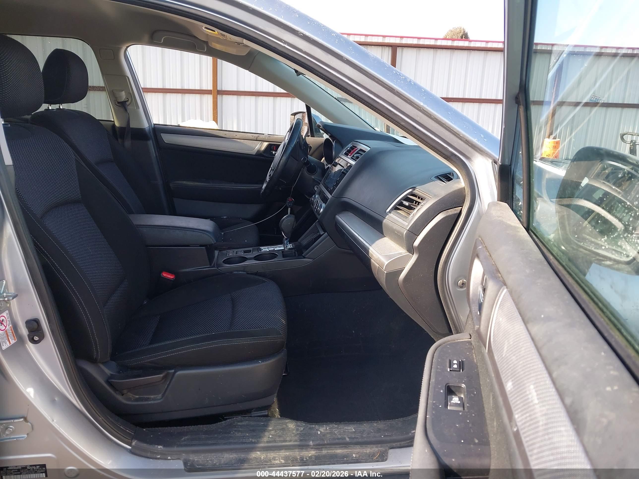 SUBARU OUTBACK image 5