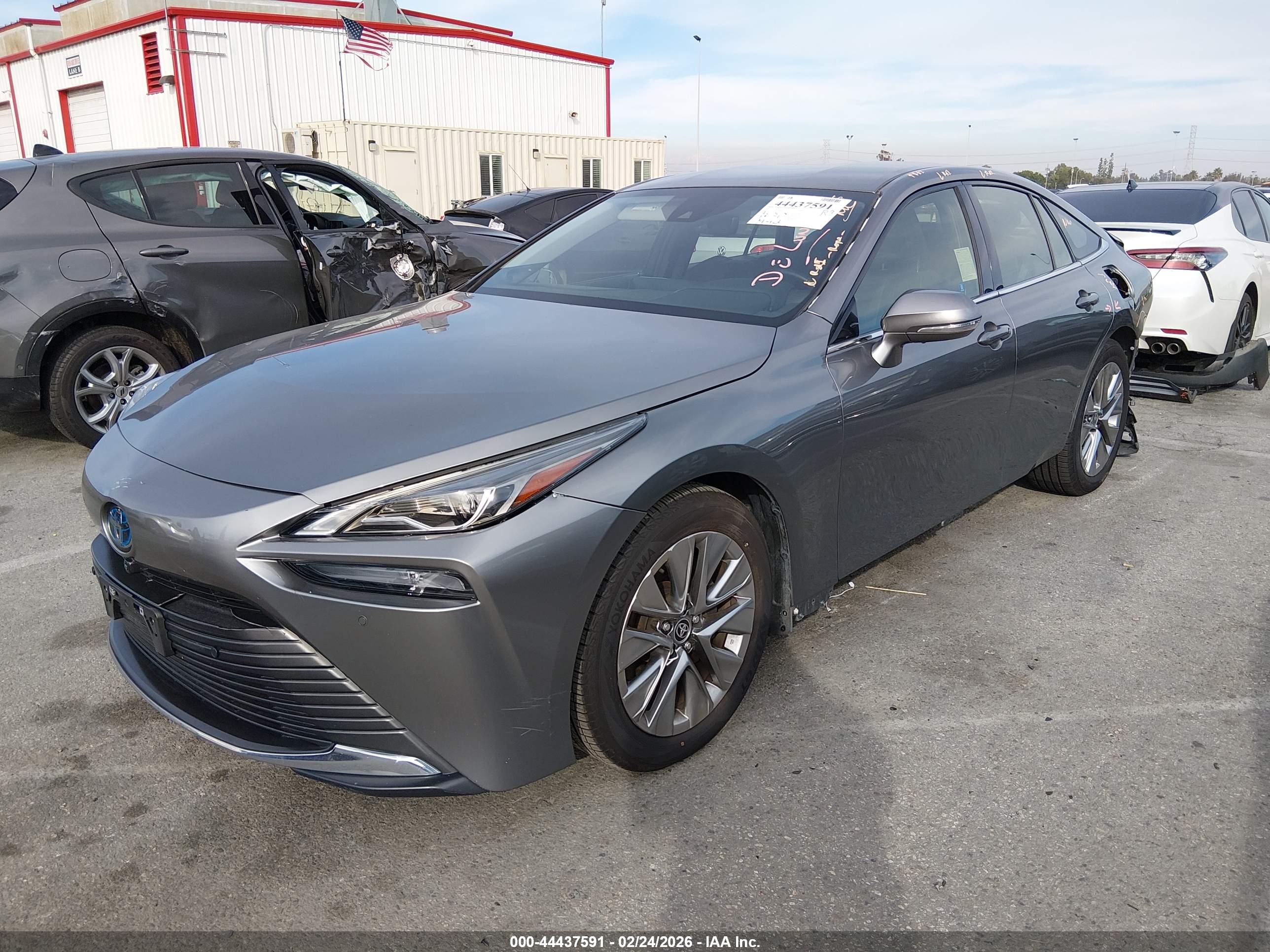 TOYOTA MIRAI image 2