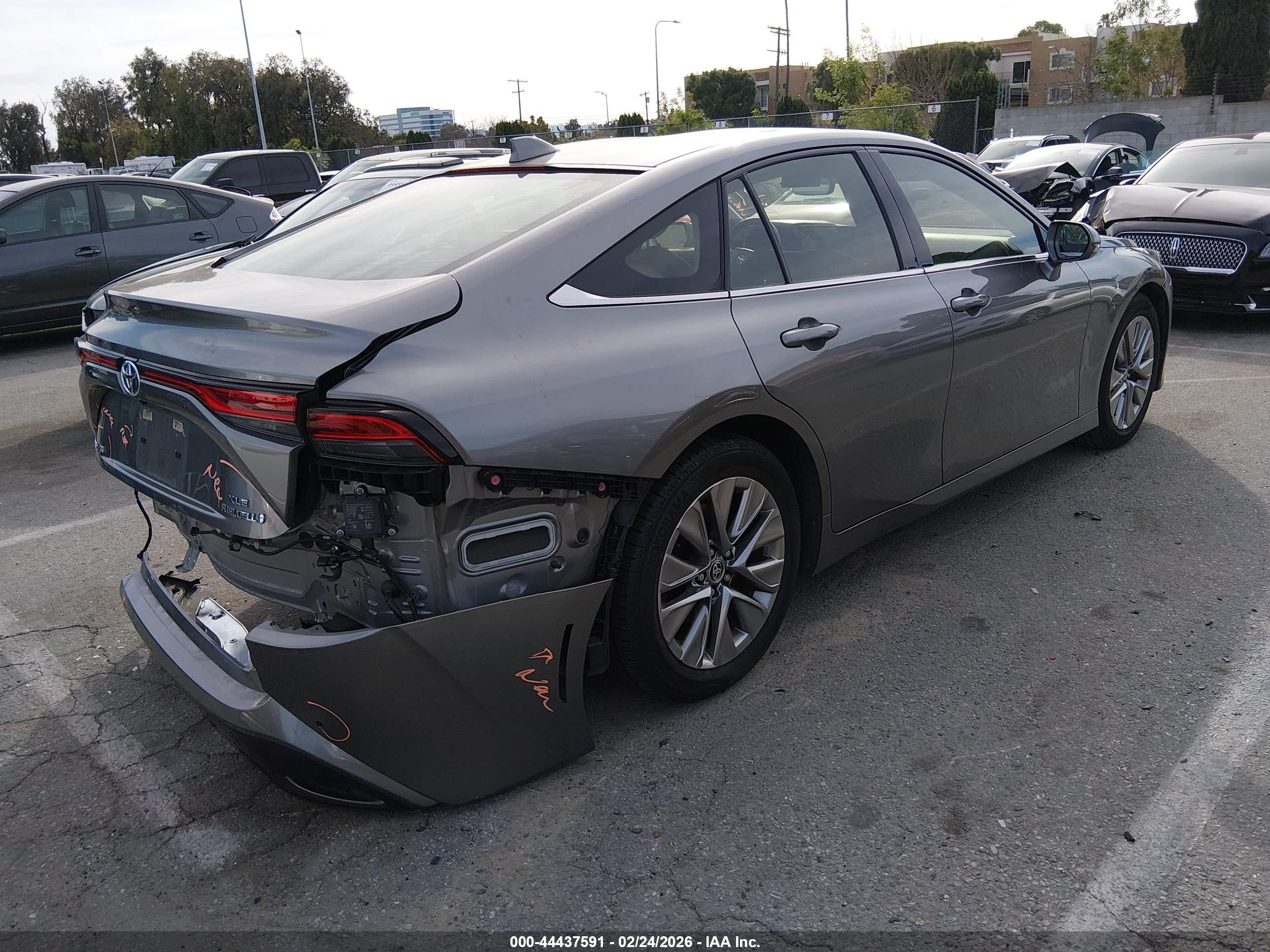 TOYOTA MIRAI image 4