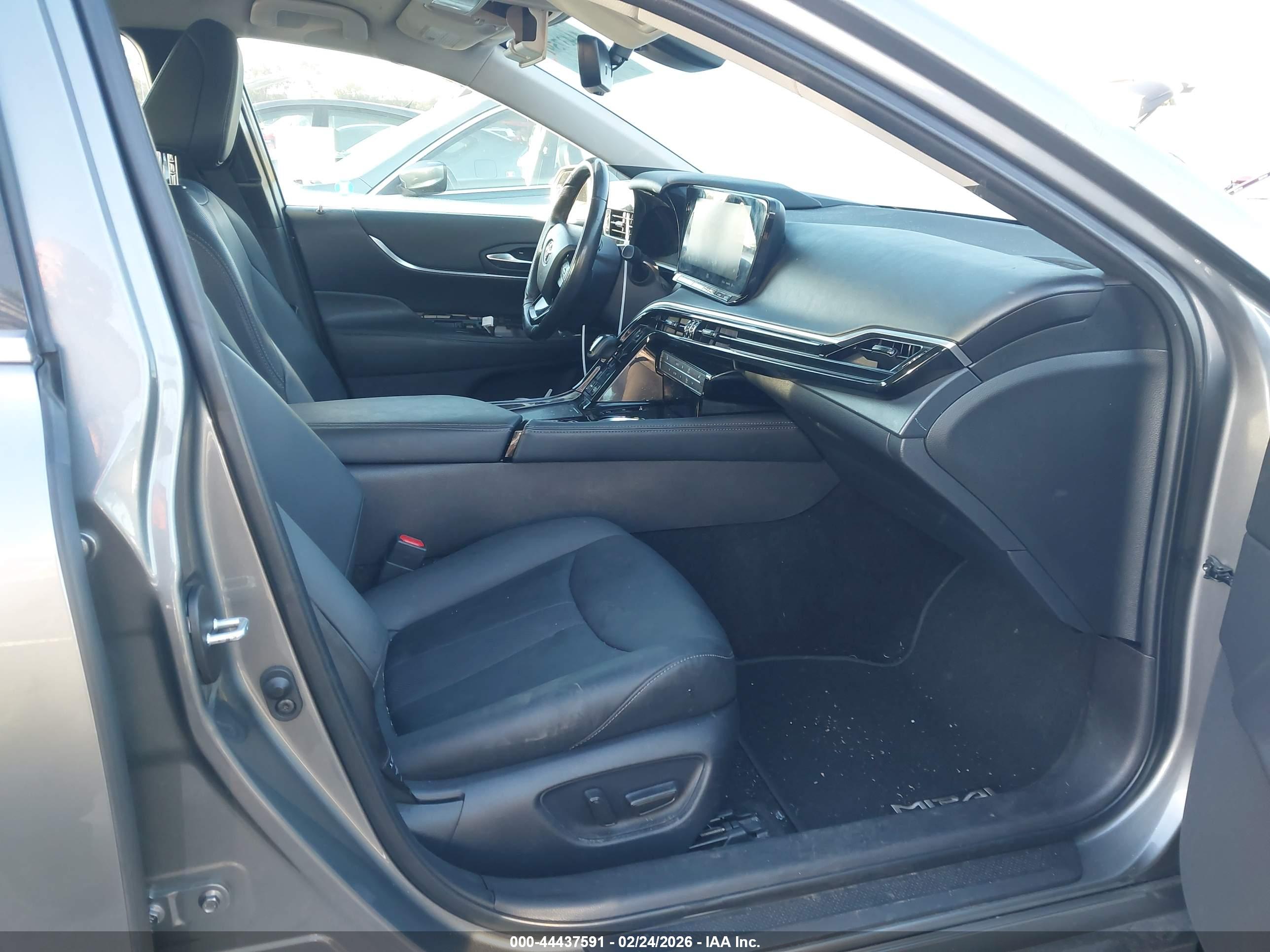 TOYOTA MIRAI image 5