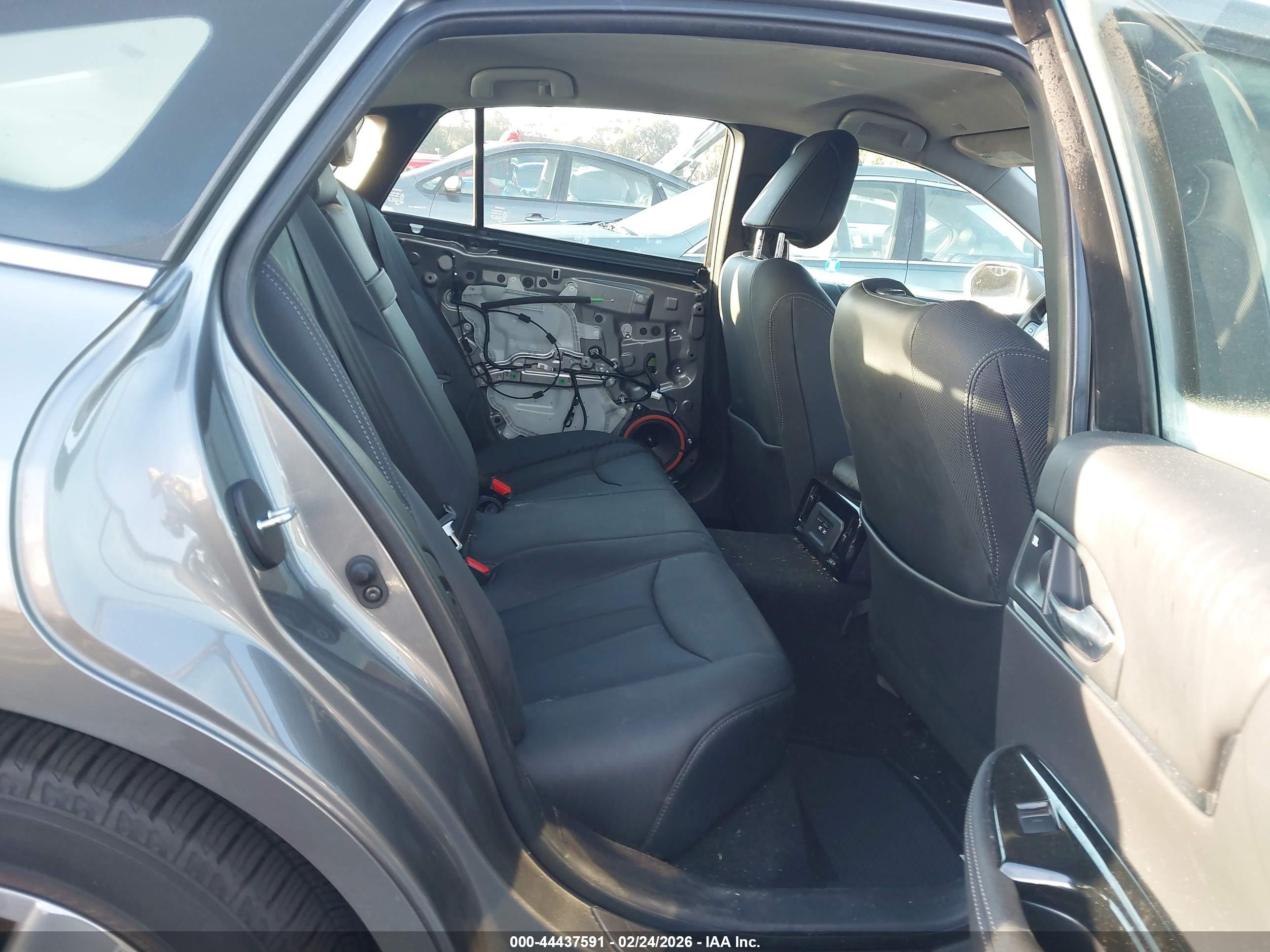 TOYOTA MIRAI image 8