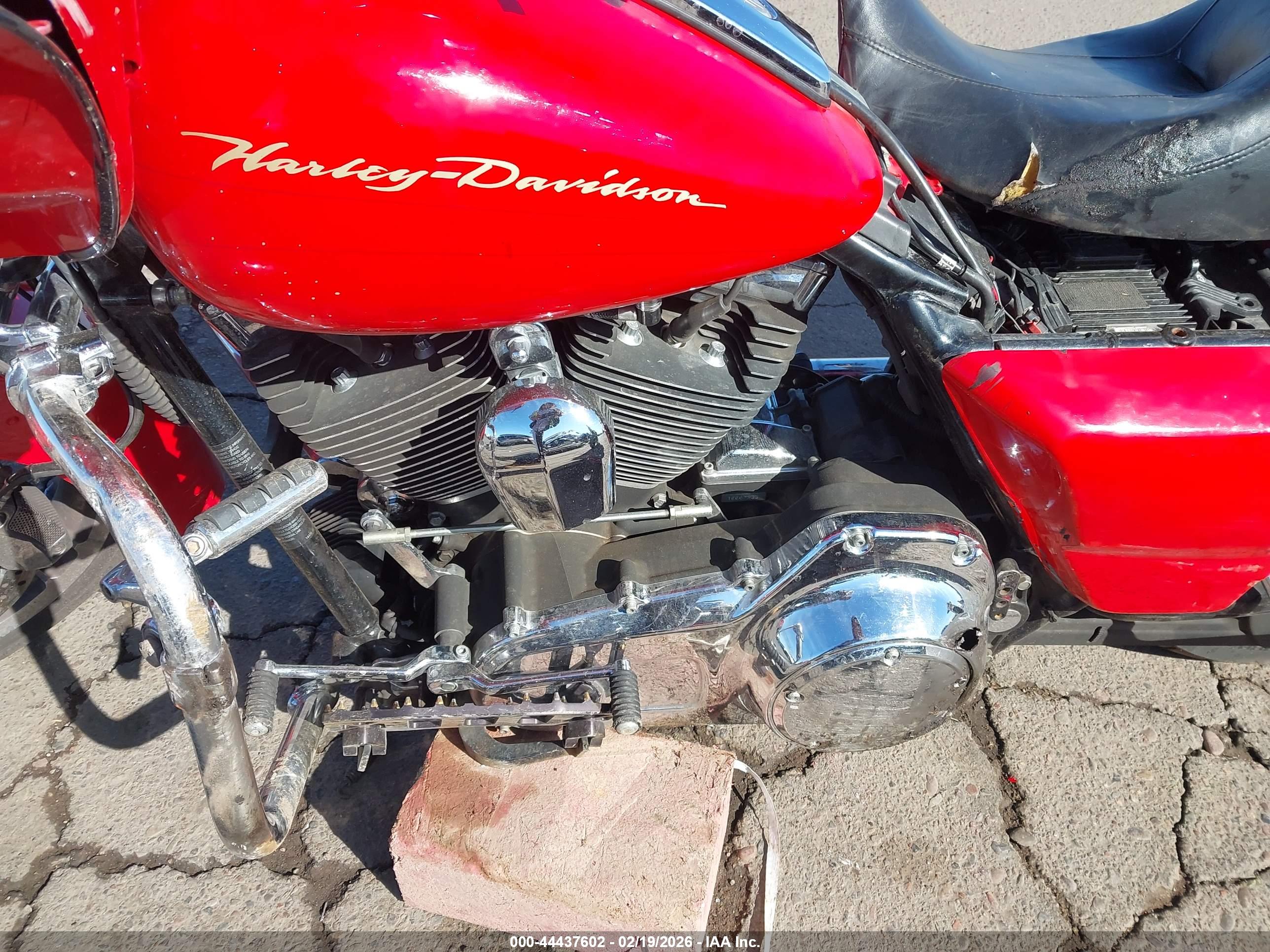 HARLEY-DAVIDSON FLTRX image 9