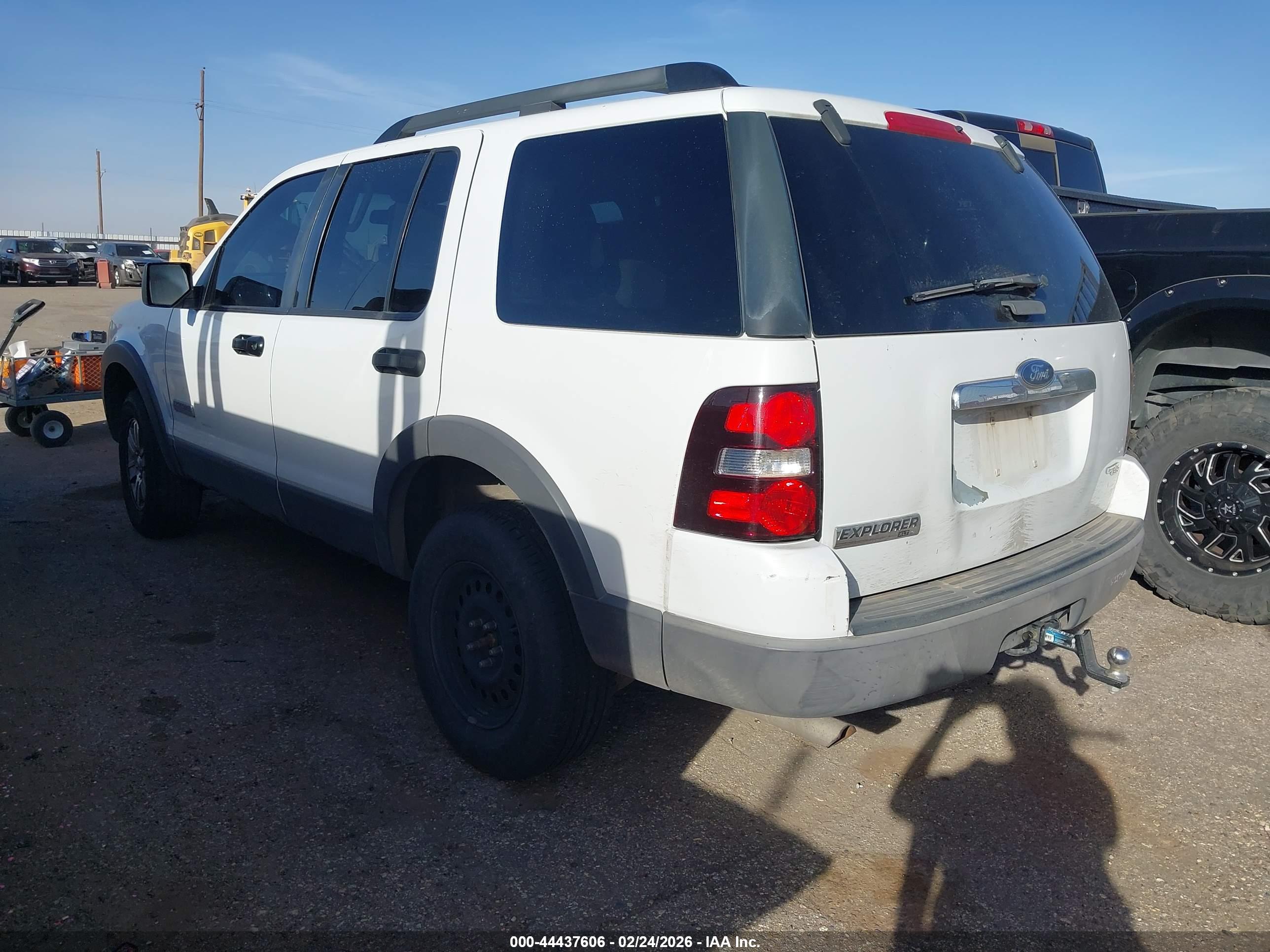 FORD EXPLORER image 3