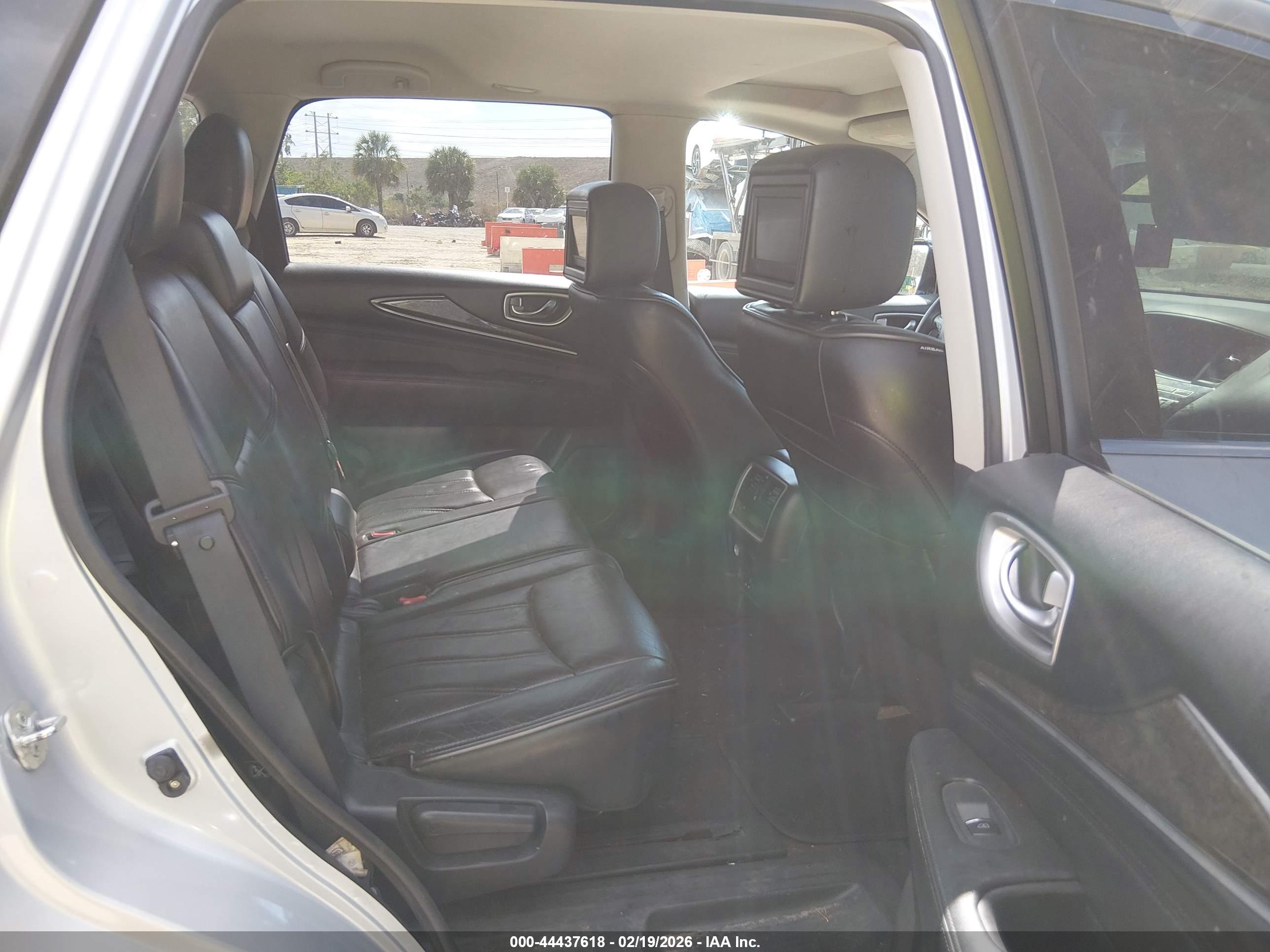 INFINITI JX35 image 8