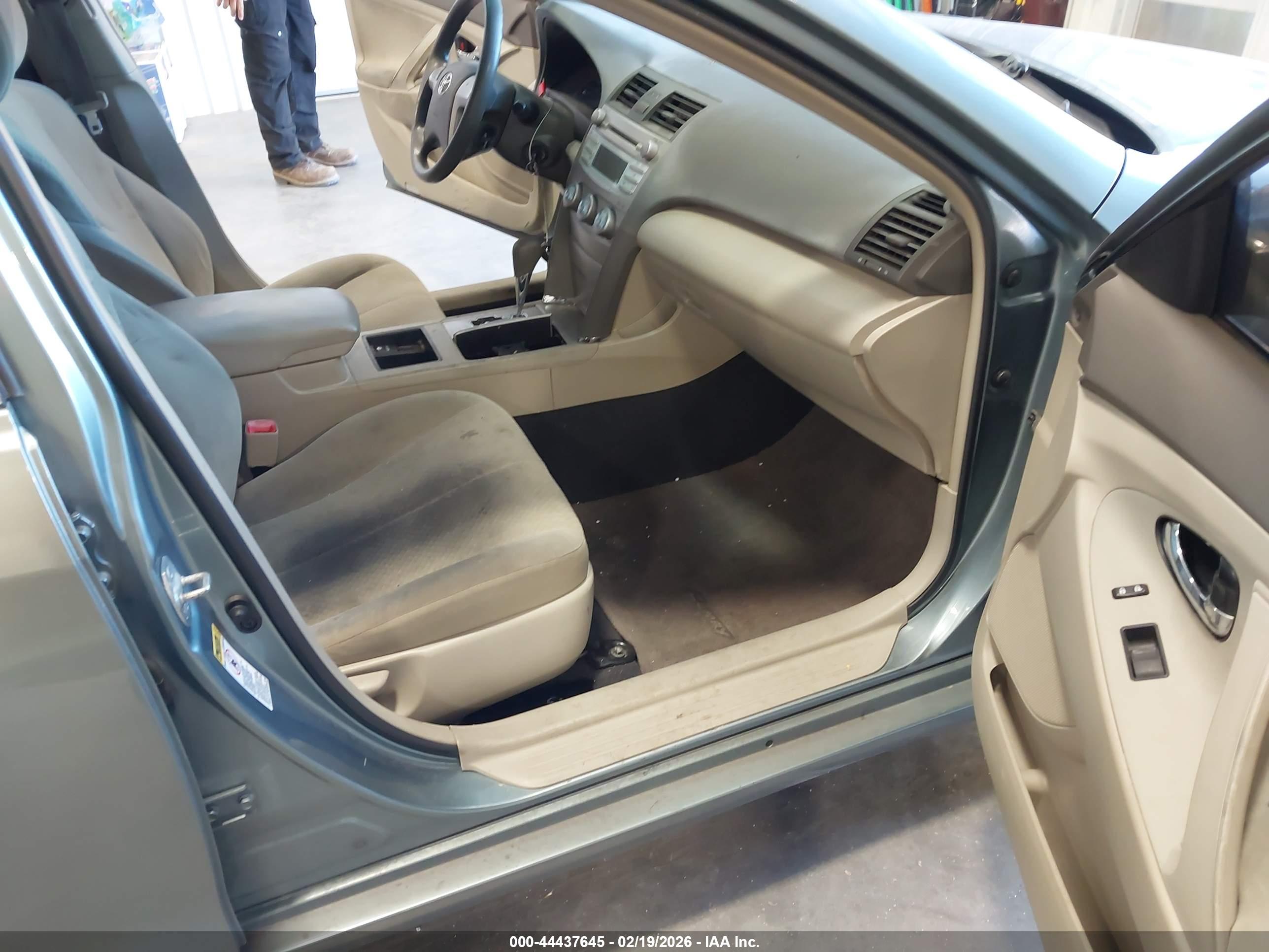 TOYOTA CAMRY image 5