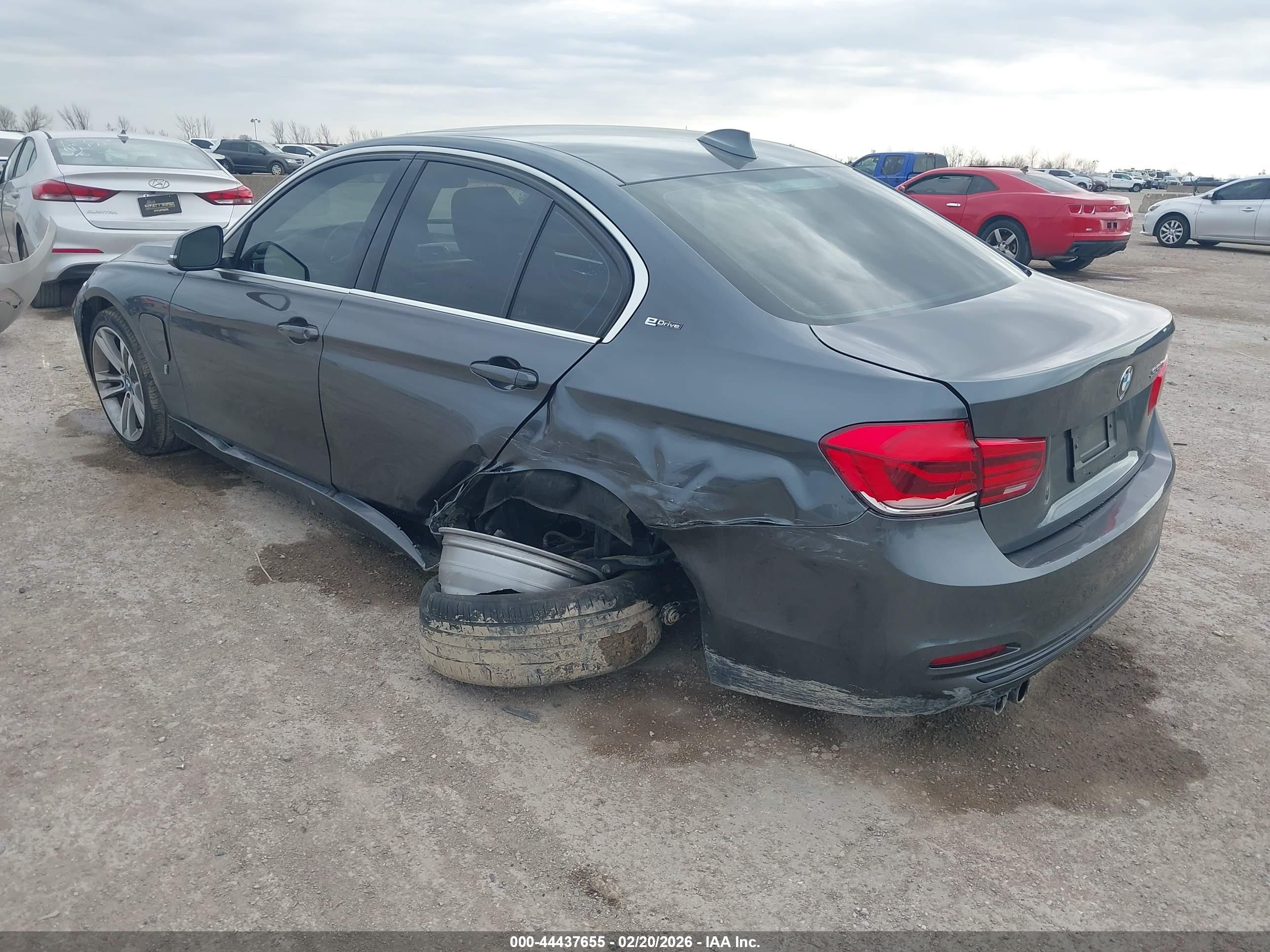 BMW 330E image 3