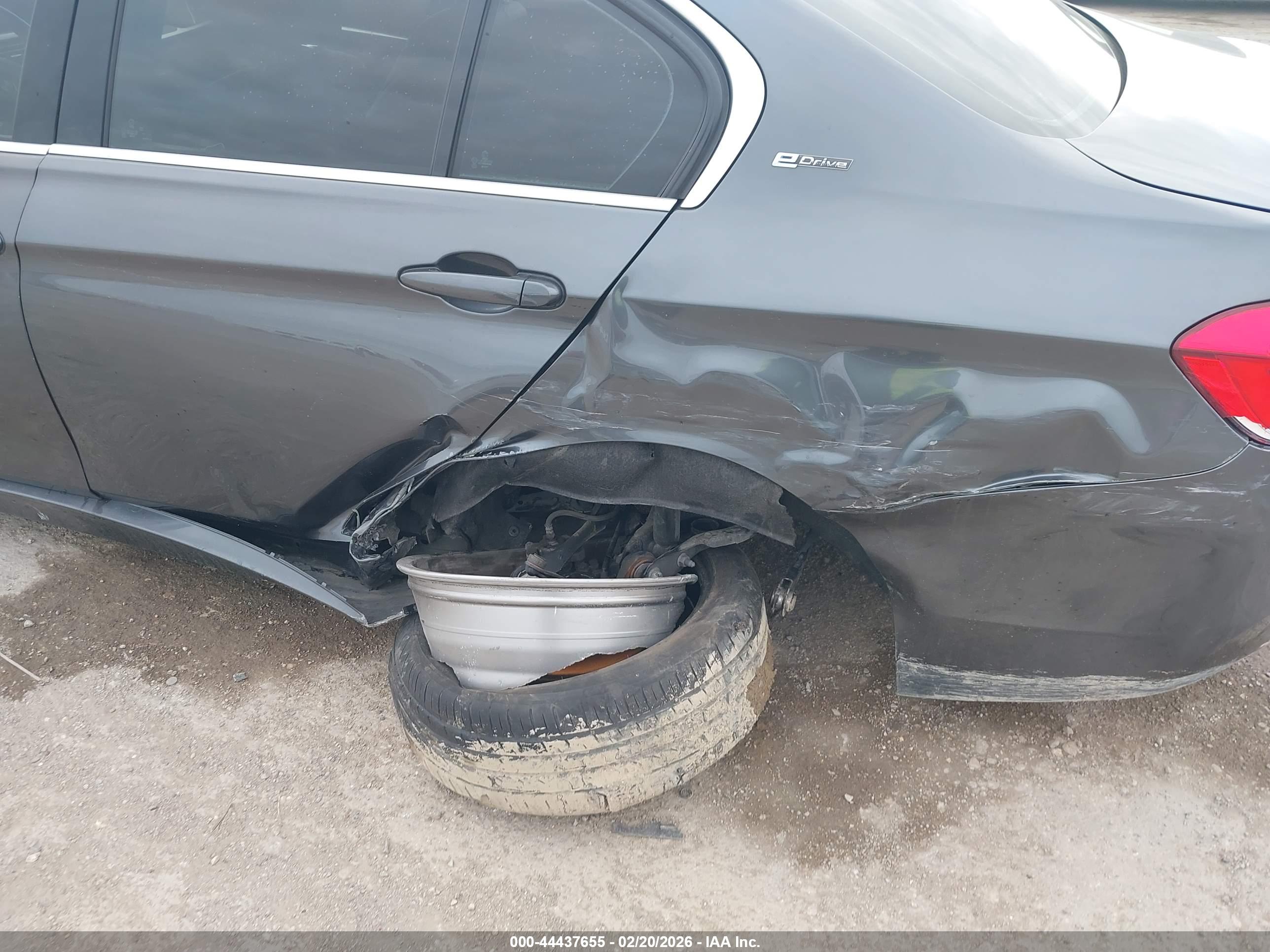 BMW 330E image 6
