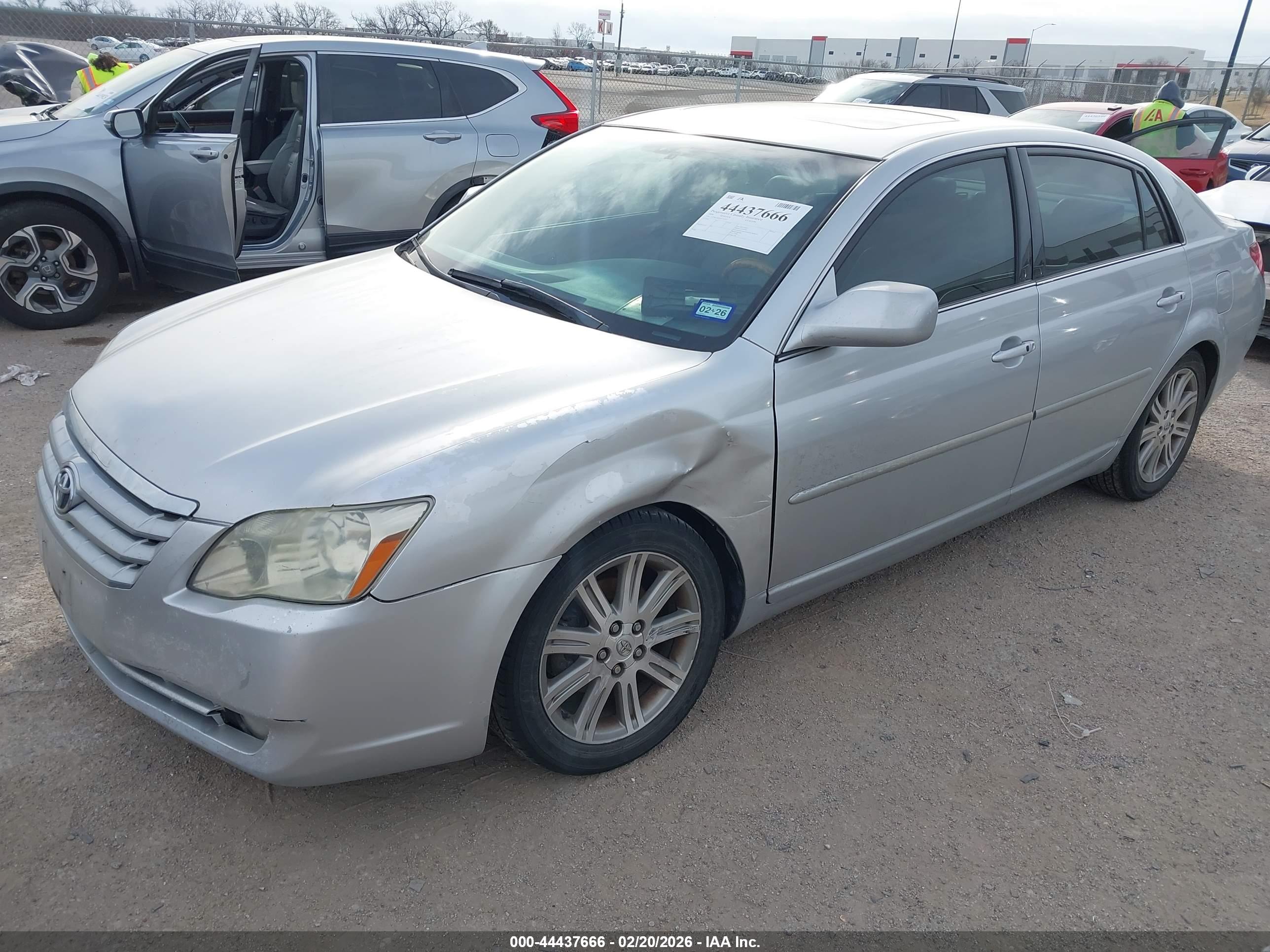 TOYOTA AVALON image 2