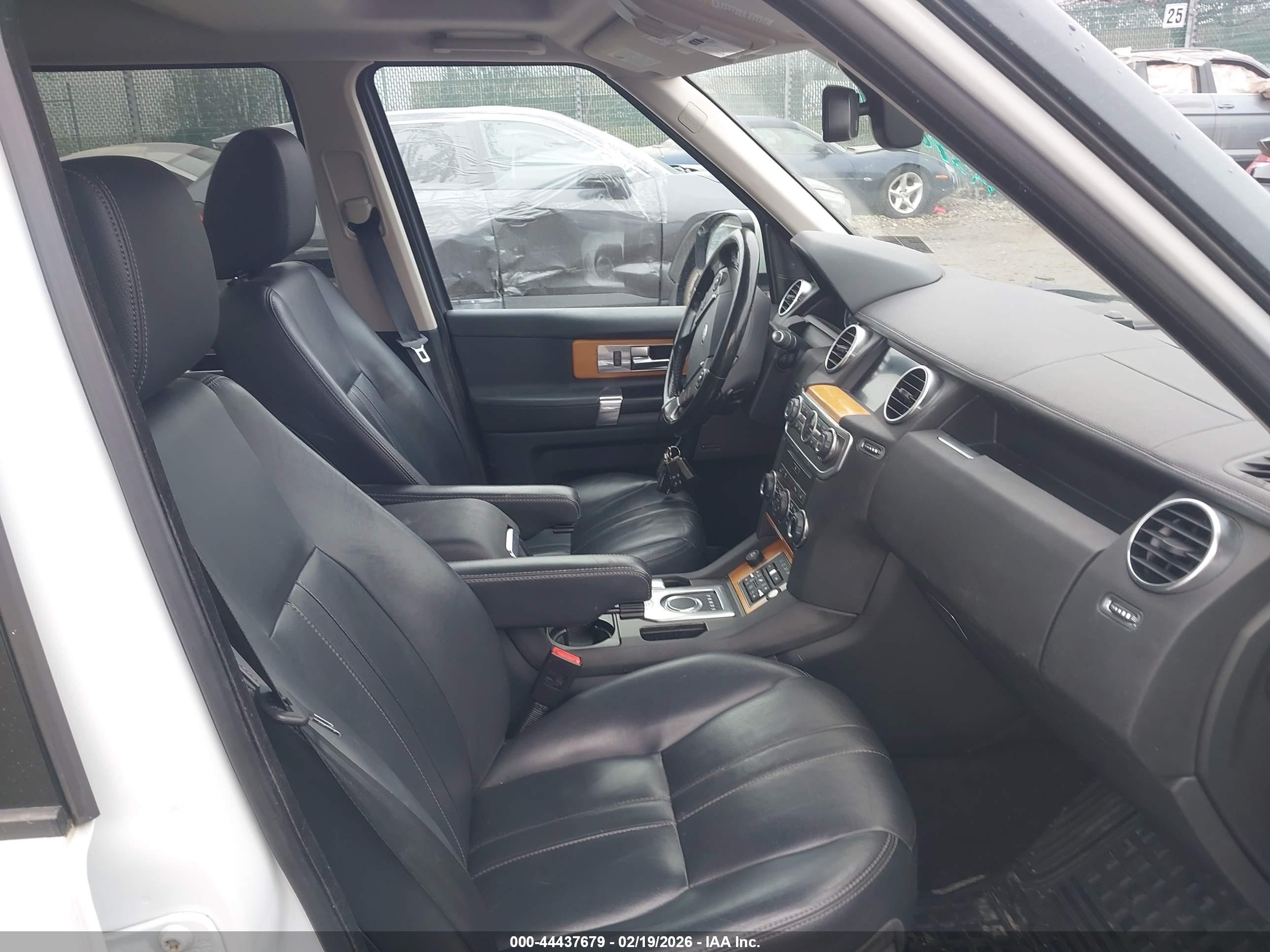 LAND ROVER image 5