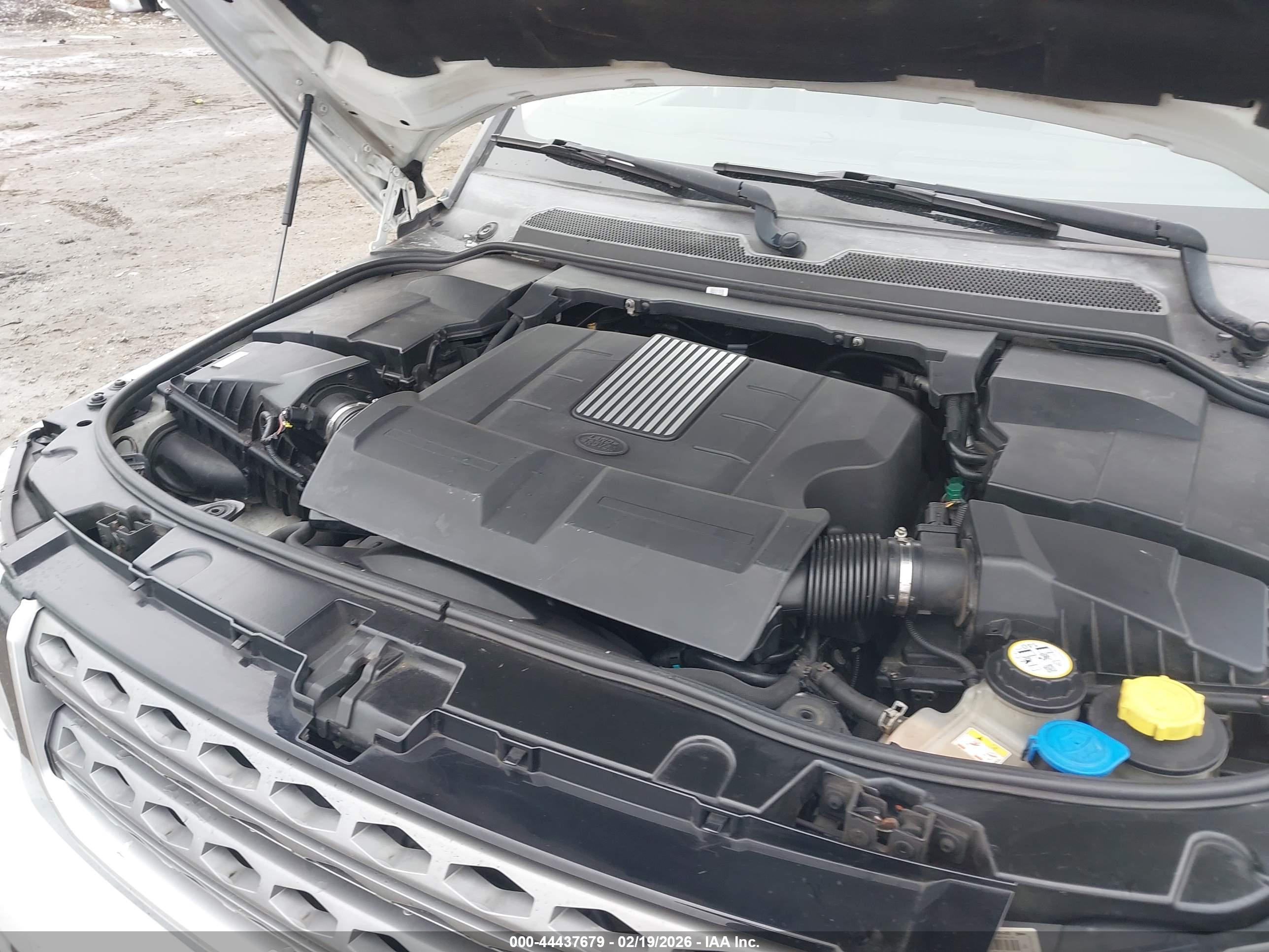 LAND ROVER image 6